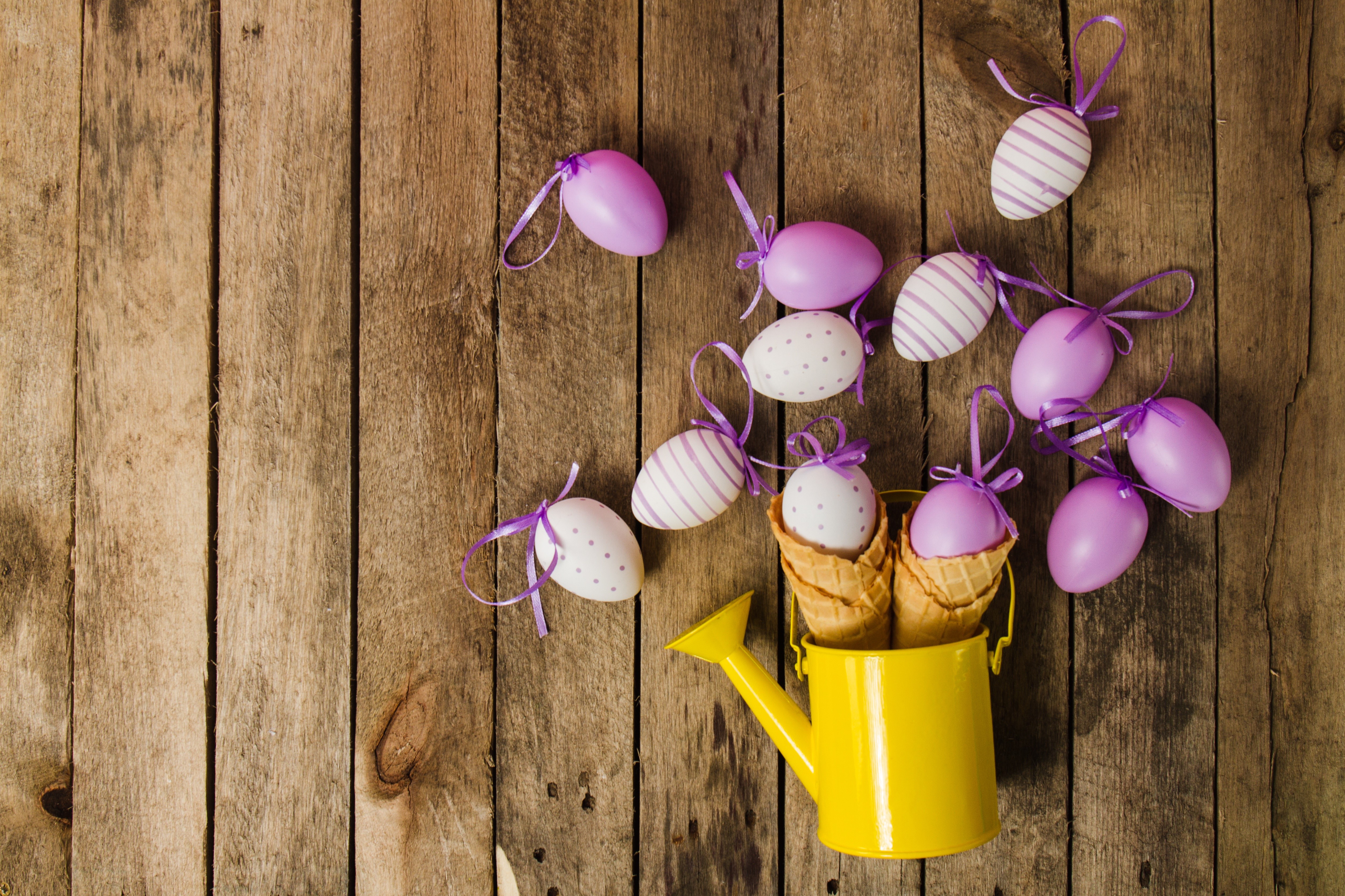 Easter Eggs on Wood Planks HD Wallpaper