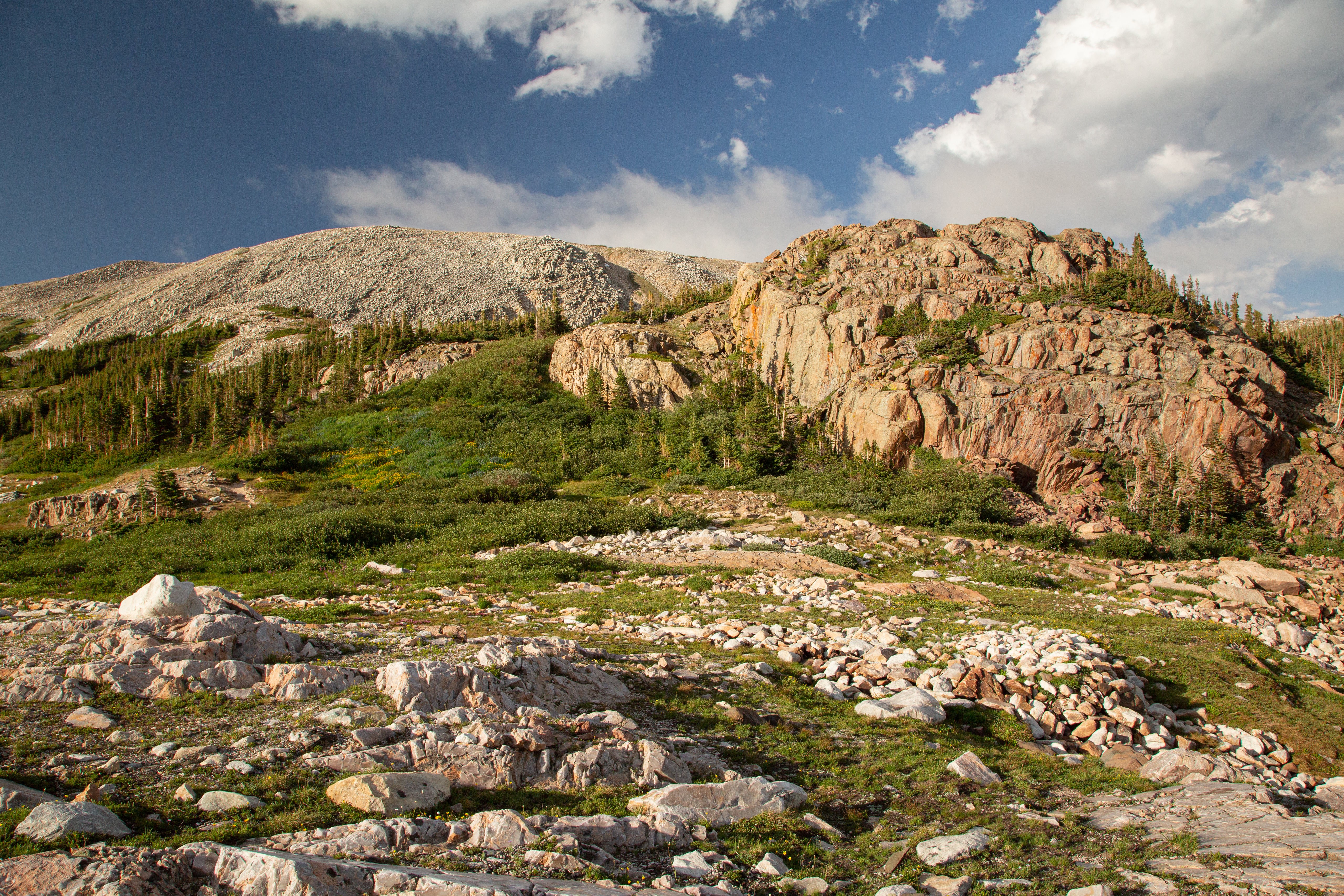 Mountains and rocky terrain in Medicine Bow-Routt National Forest HD Wallpaper