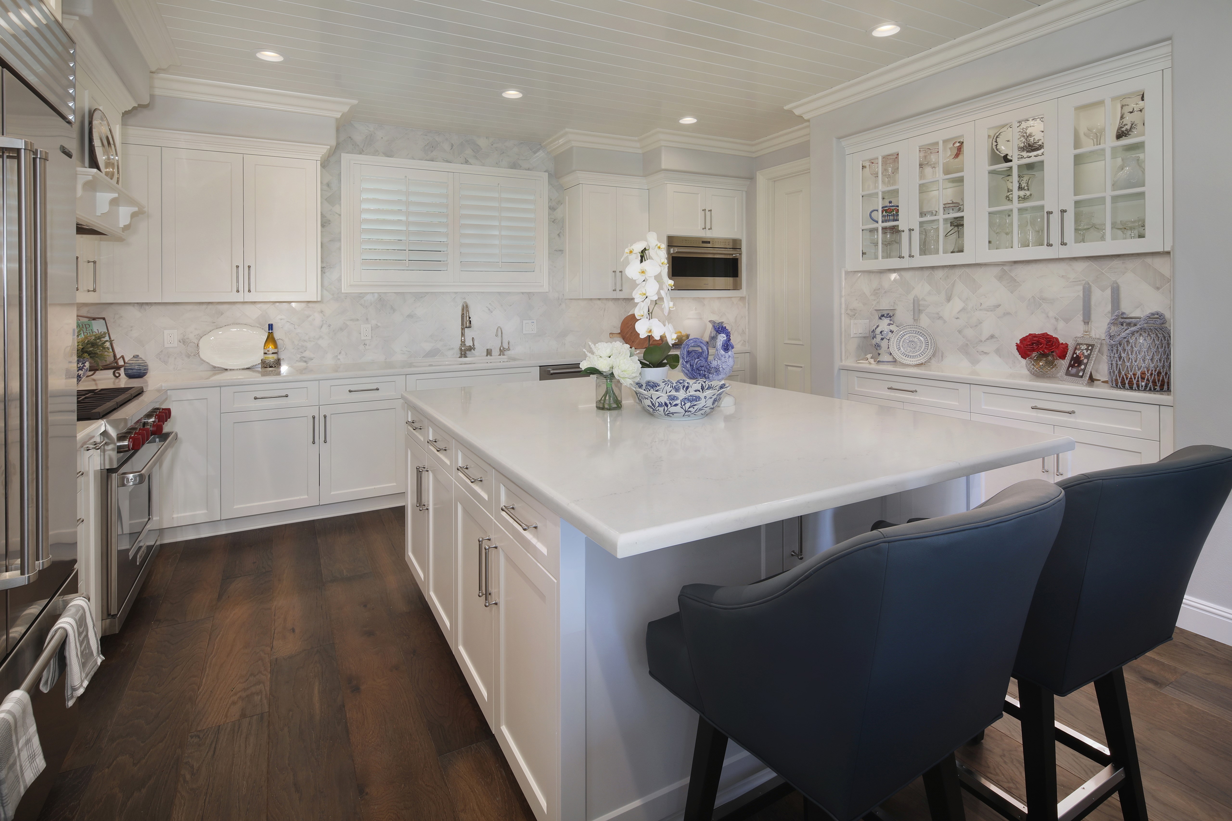 Kitchen Interior Design with Island and Chairs HD Wallpaper
