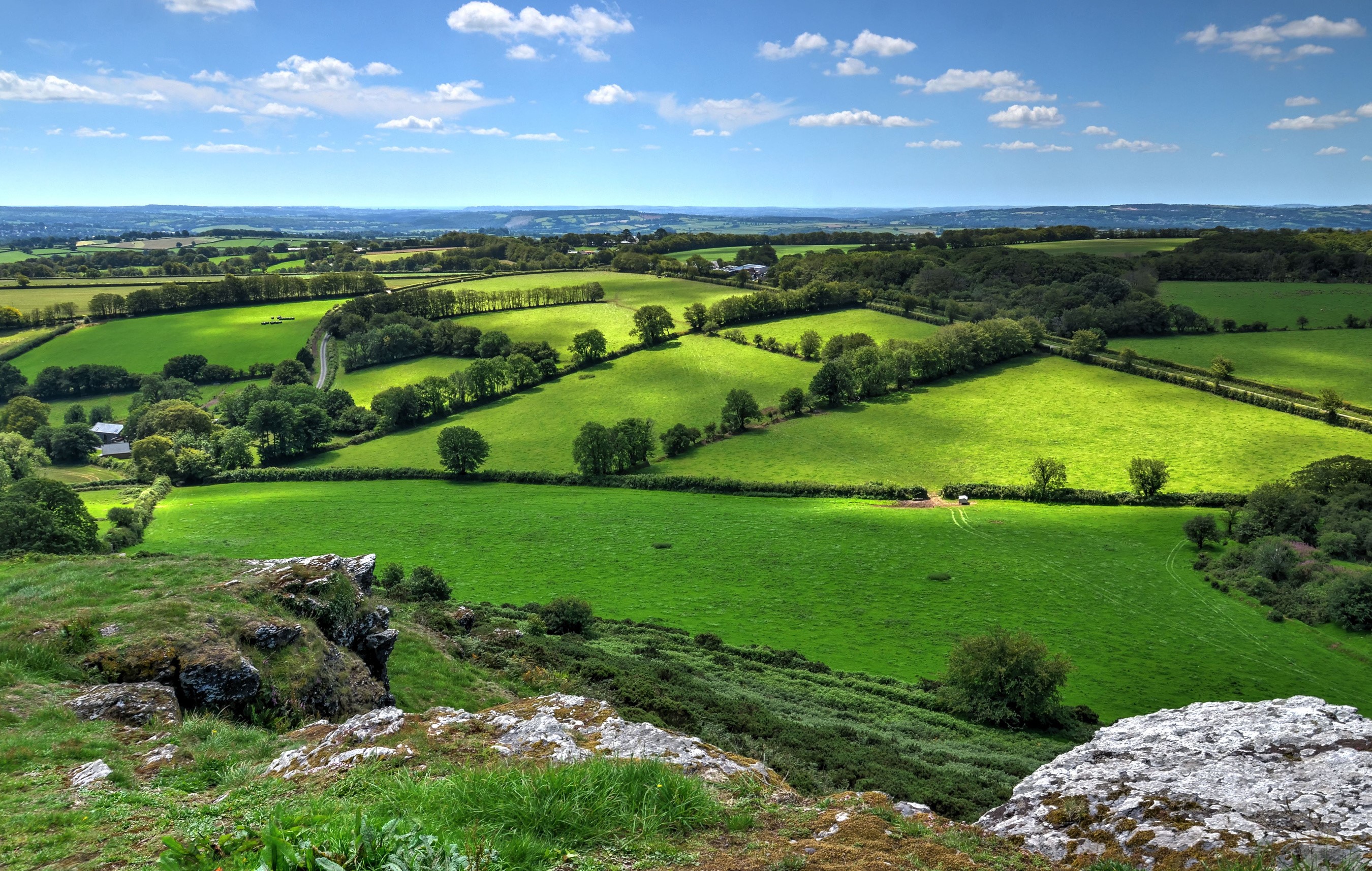 Green fields and rolling hills in West Devon, England HD Wallpaper