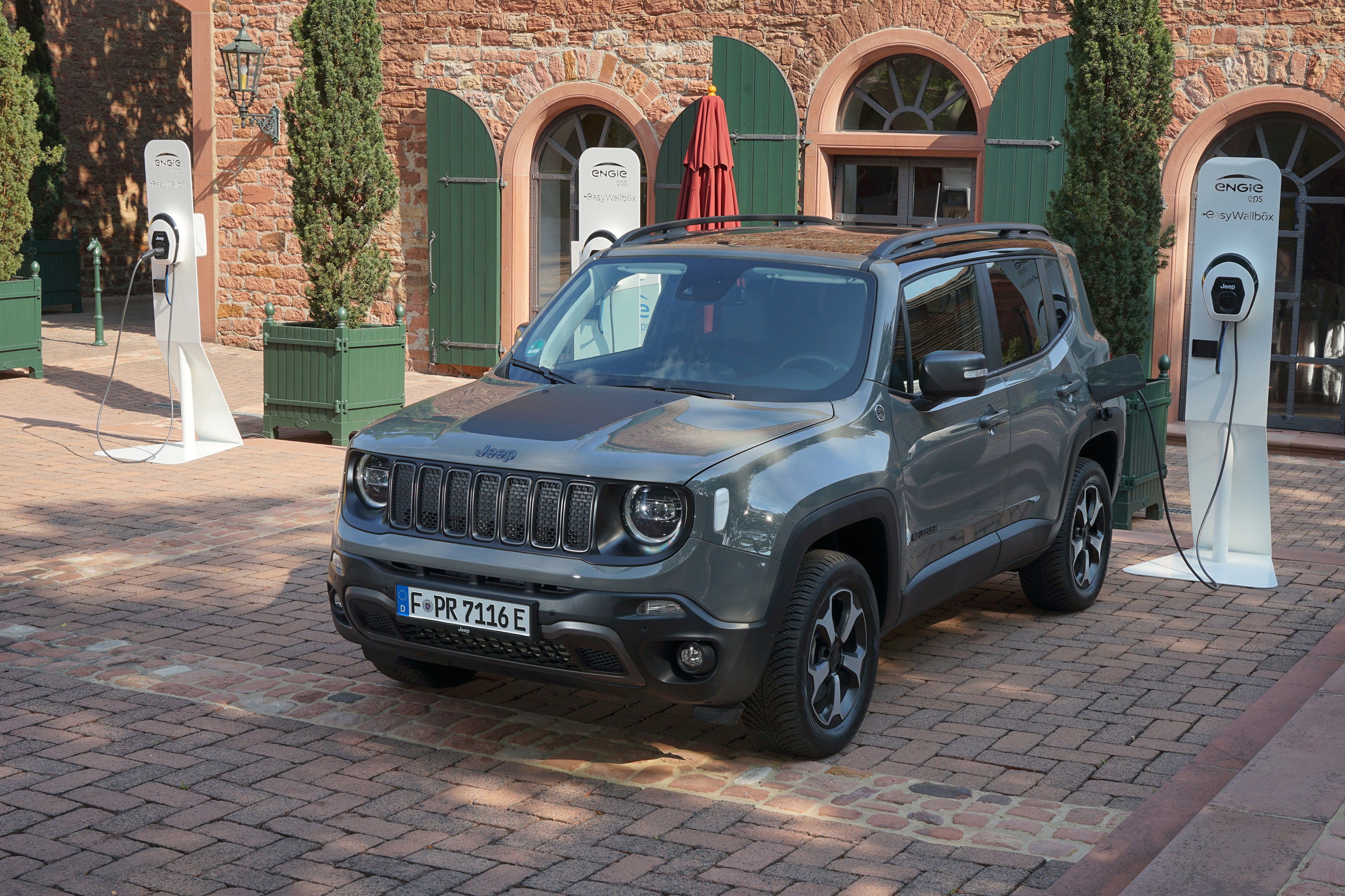 2020 Jeep Renegade Trailhawk 4xe Hybrid SUV HD Wallpaper