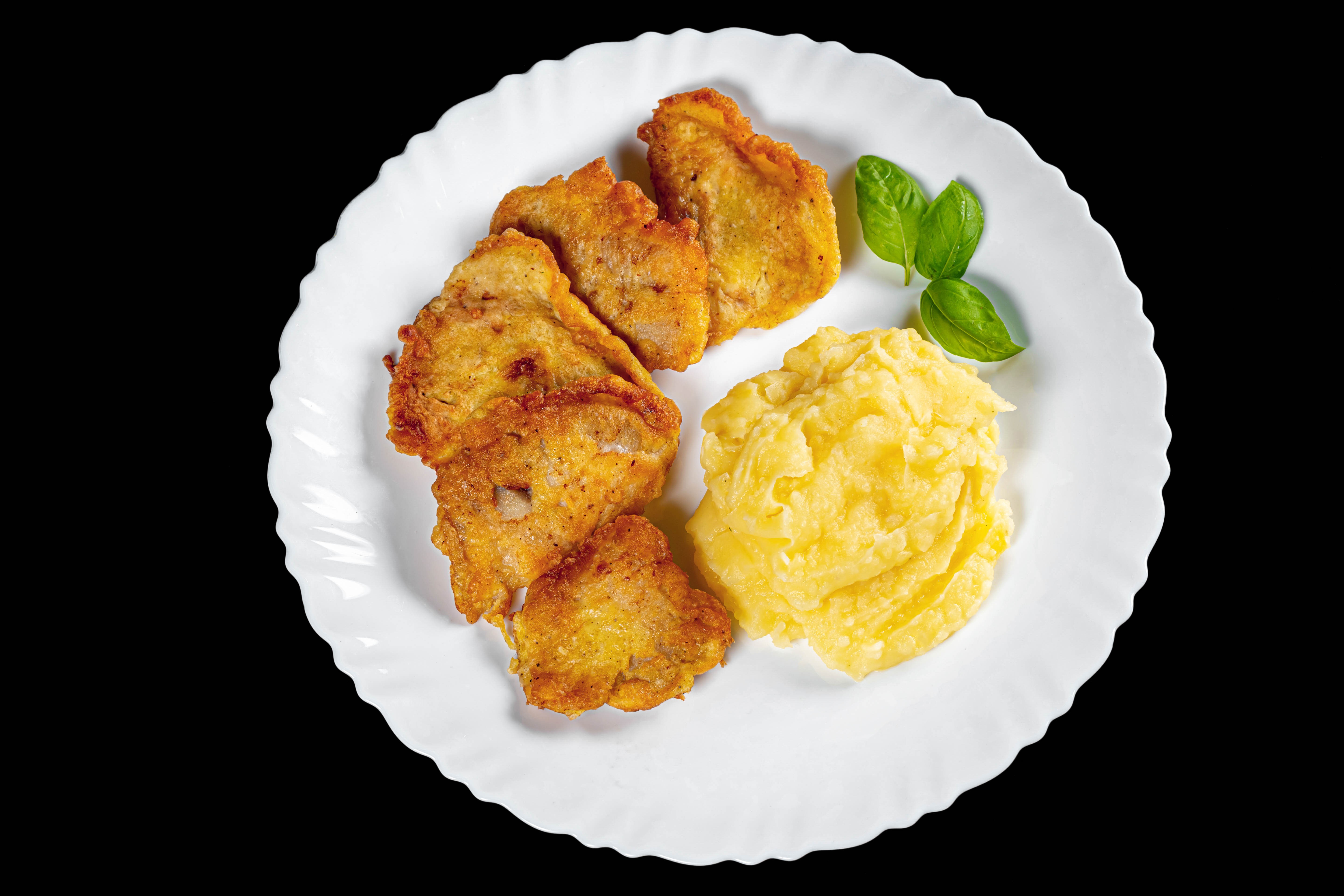 Fried meat with mashed potatoes on a plate HD Wallpaper