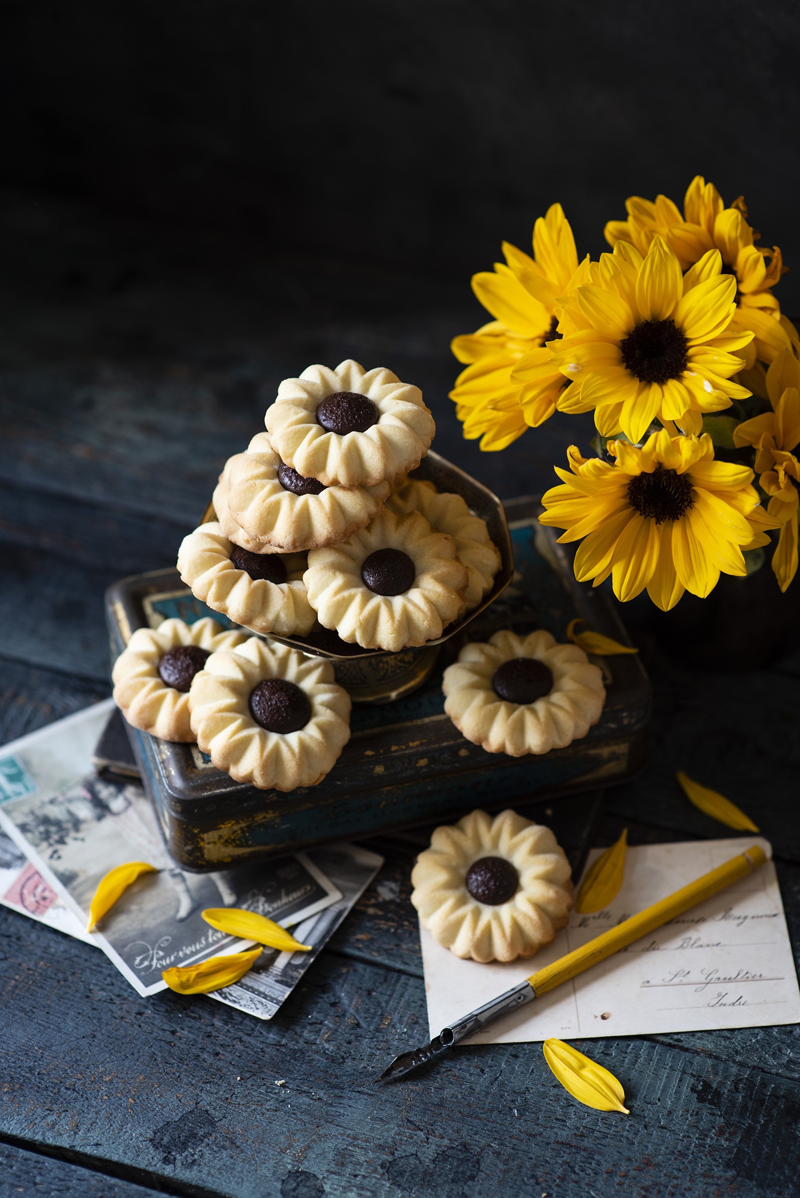 Flower-shaped cookies with chocolate centers and sunflowers HD Phone Wallpaper