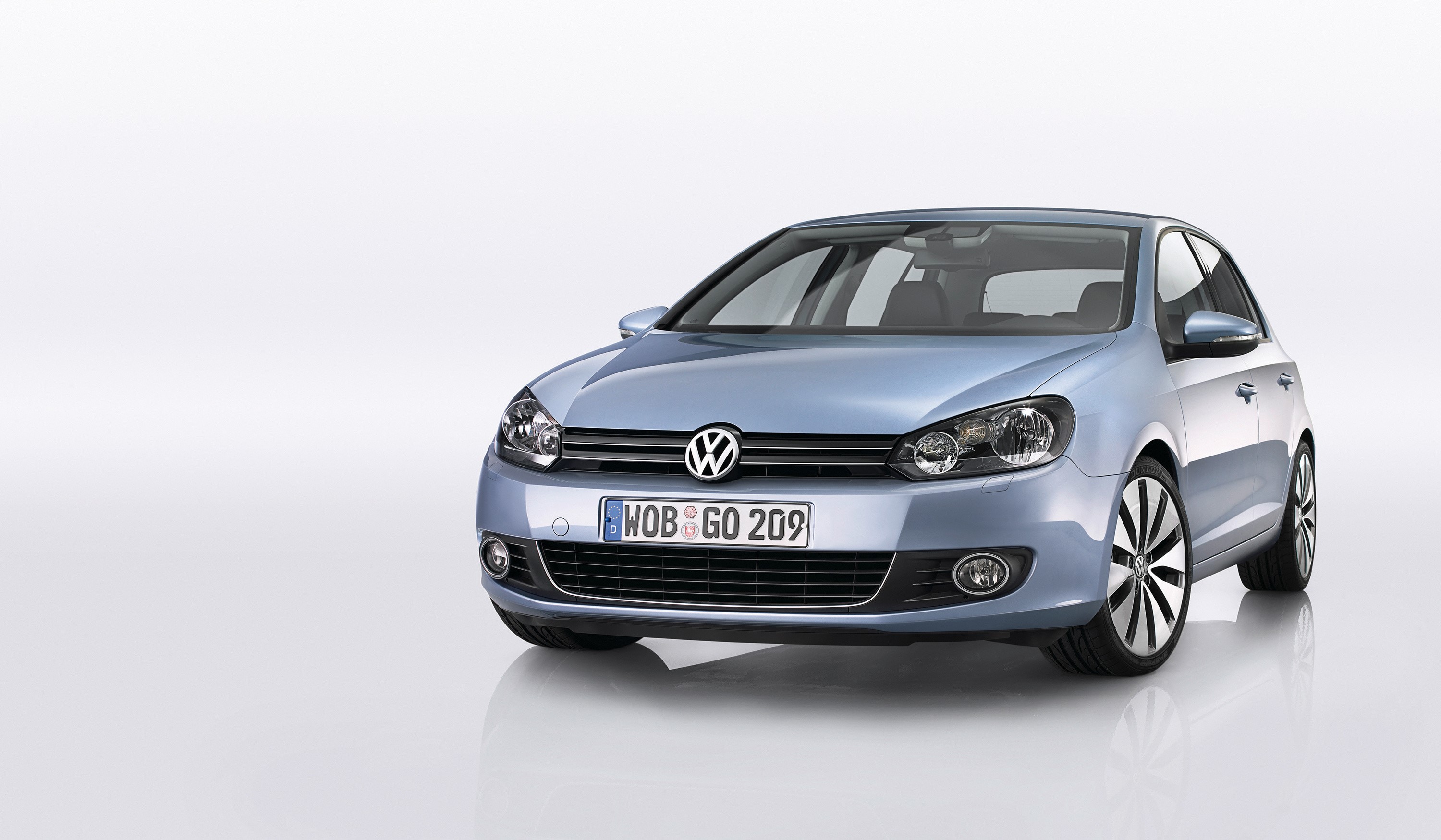 Blue Volkswagen Golf with license plate WOB GO 209 HD Wallpaper