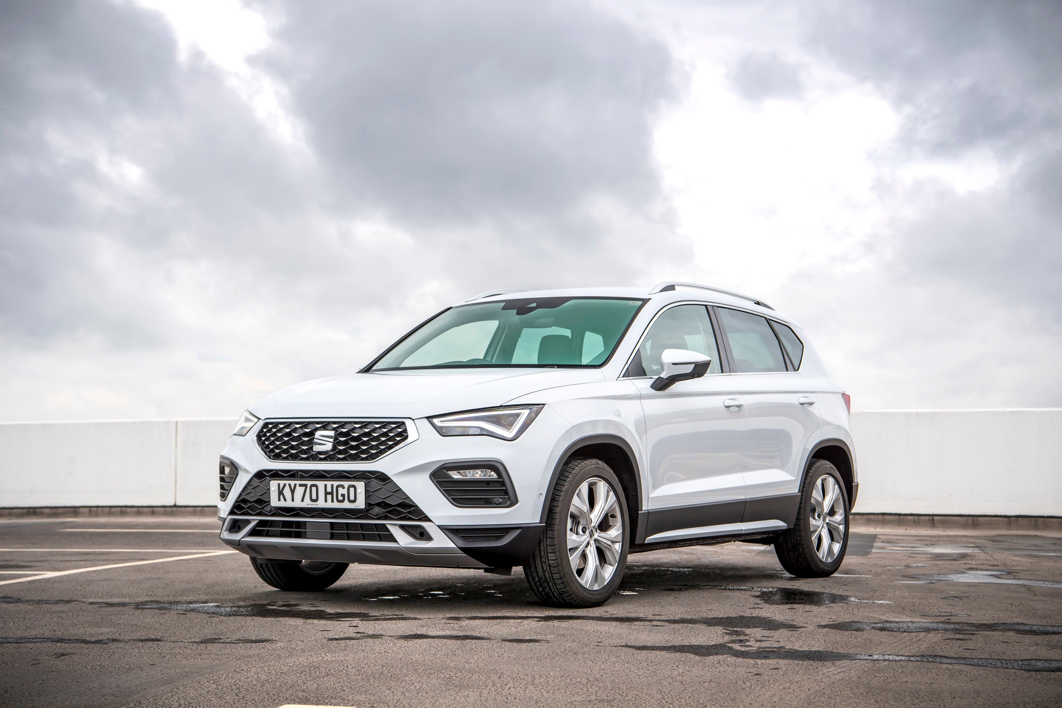 White Seat Ateca Xperience Crossover HD Wallpaper