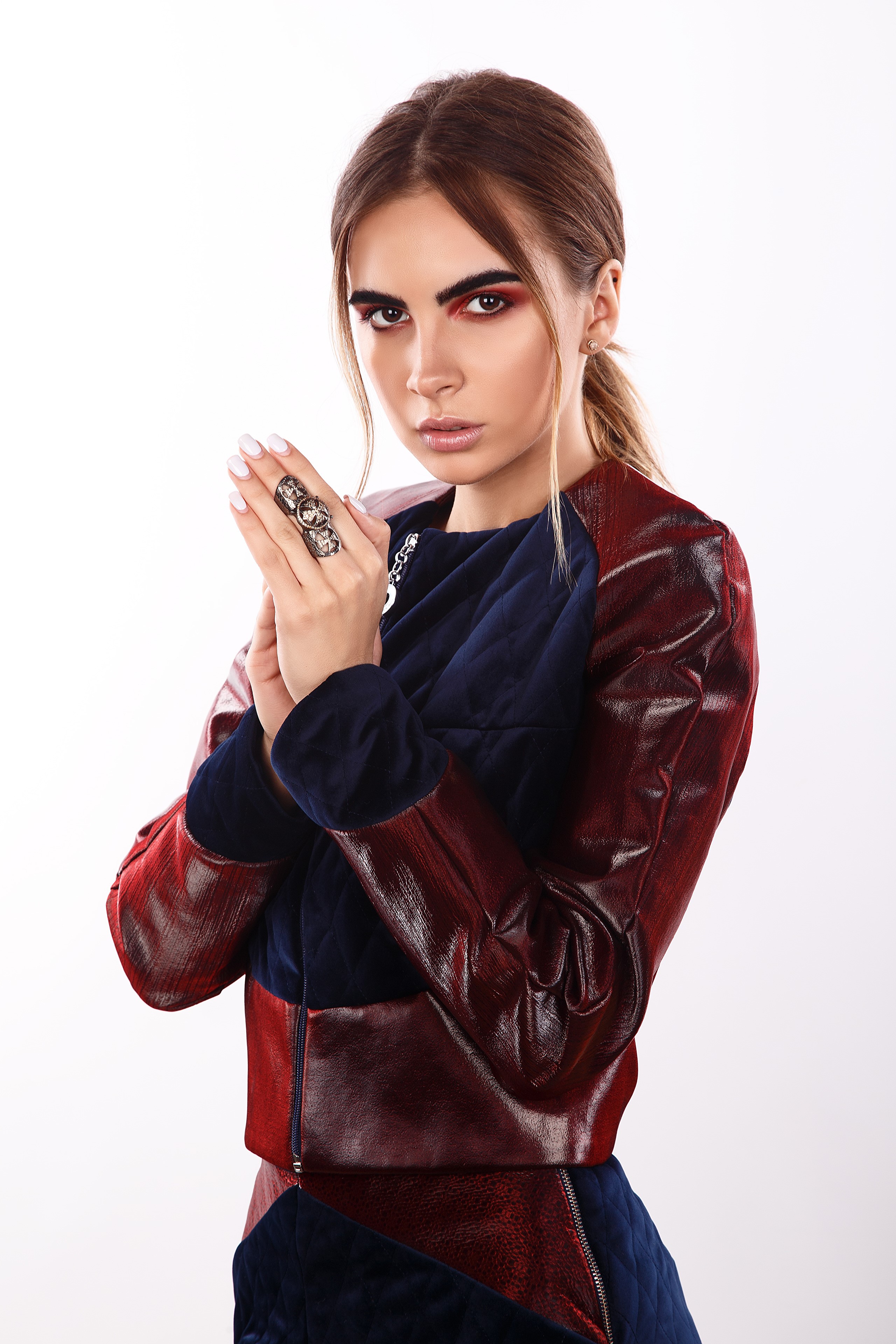 Model Alisa with makeup and ring HD Phone Wallpaper