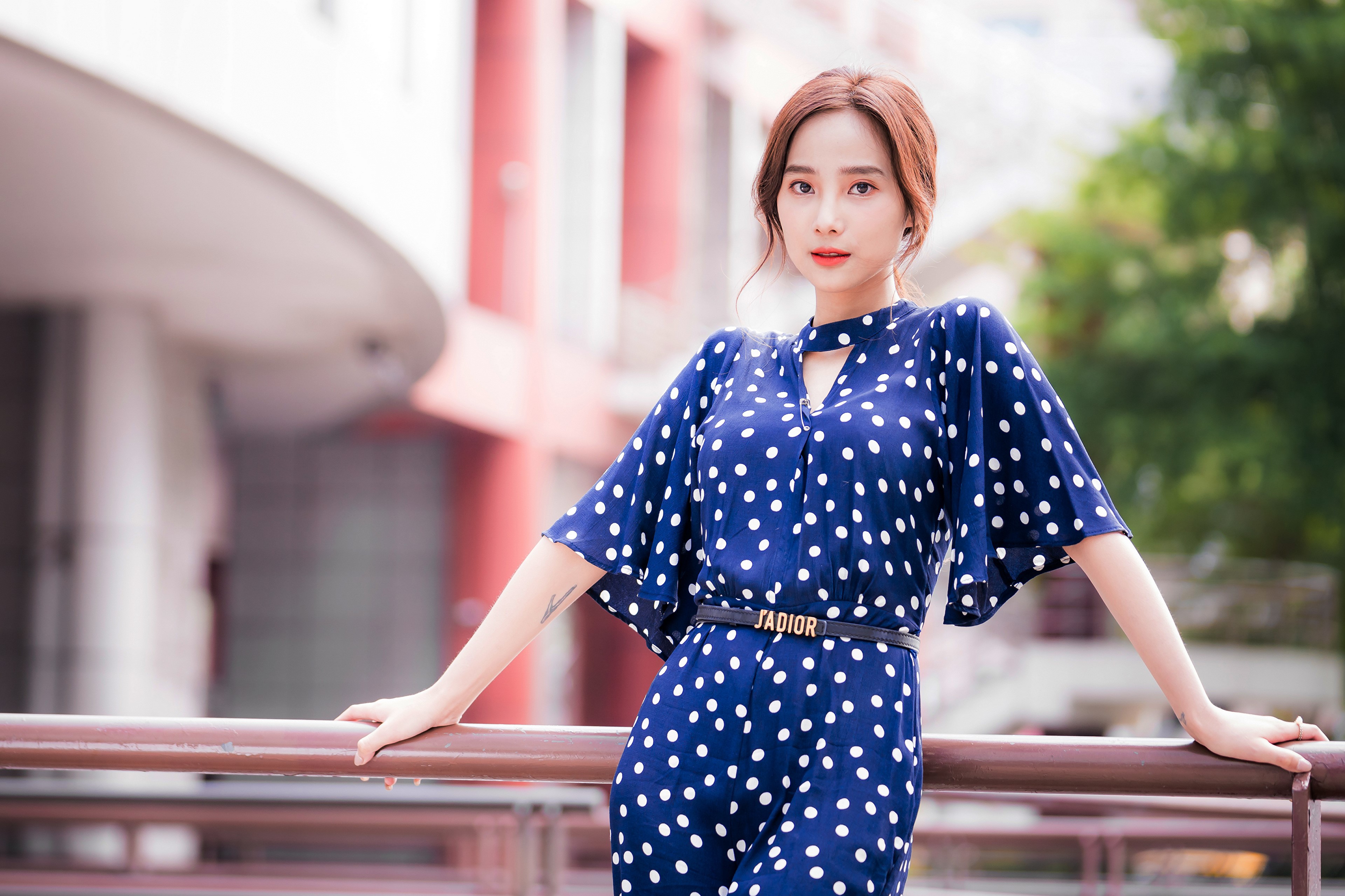 Woman in polka dot dress with Dior belt HD Wallpaper