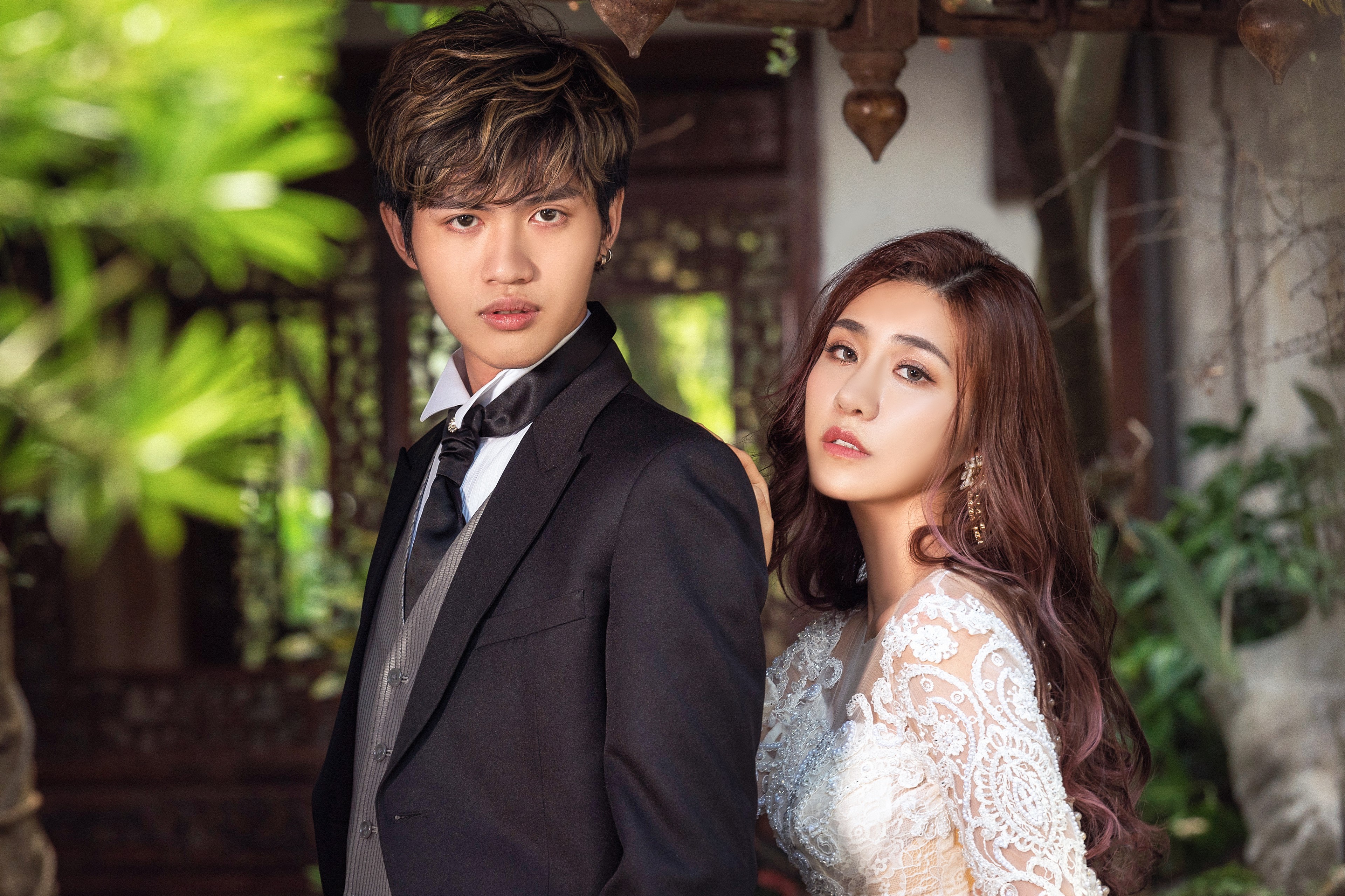 Young Asian couple in formal attire HD Wallpaper