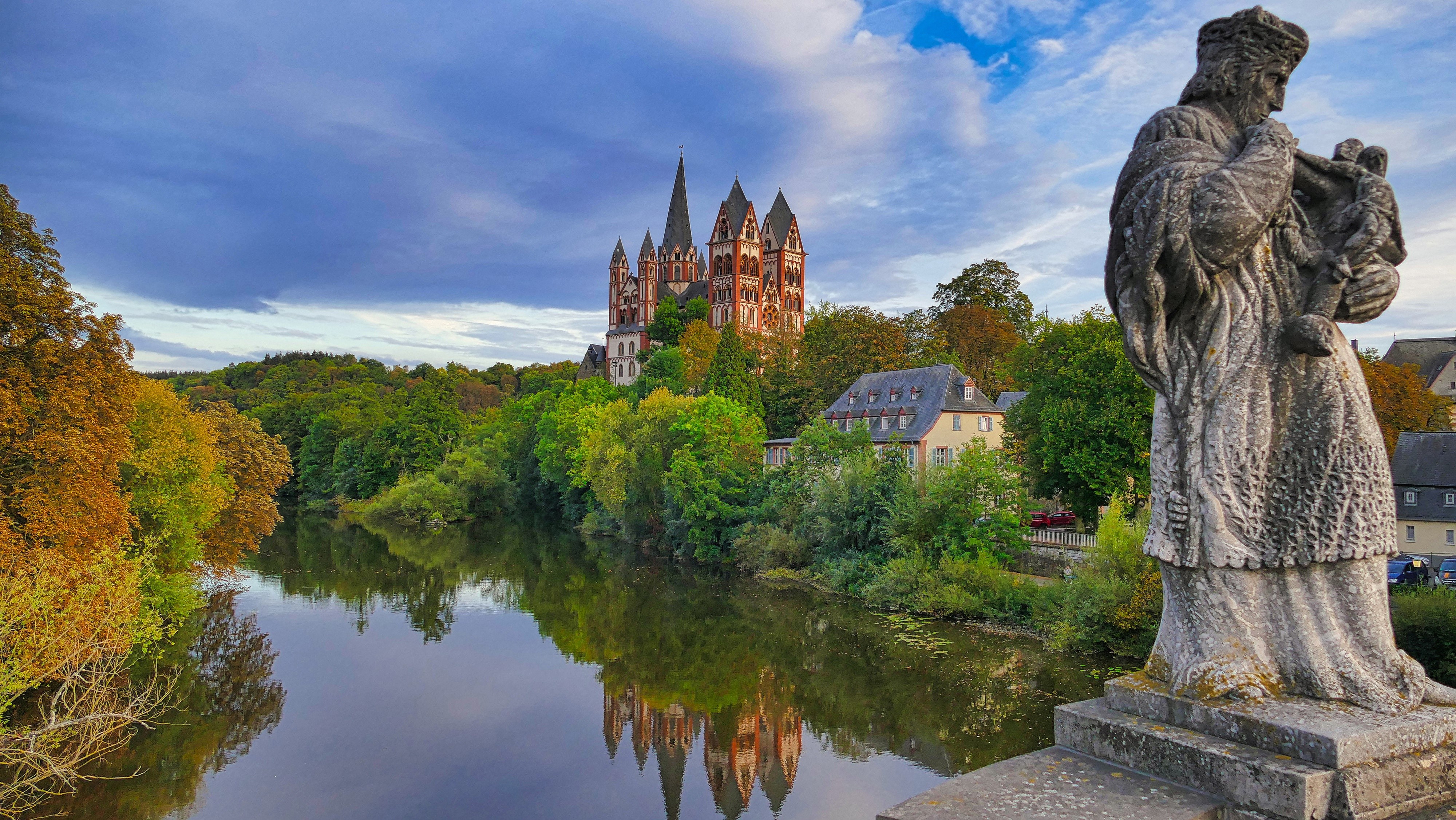 4K Autumn view of Limburg Cathedral and Lahn River, Germany HD Wallpaper