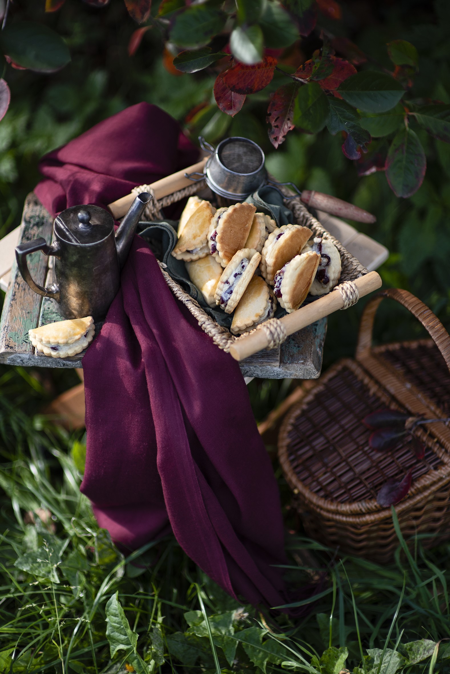 Pastries in a basket with a kettle and cloth HD Phone Wallpaper