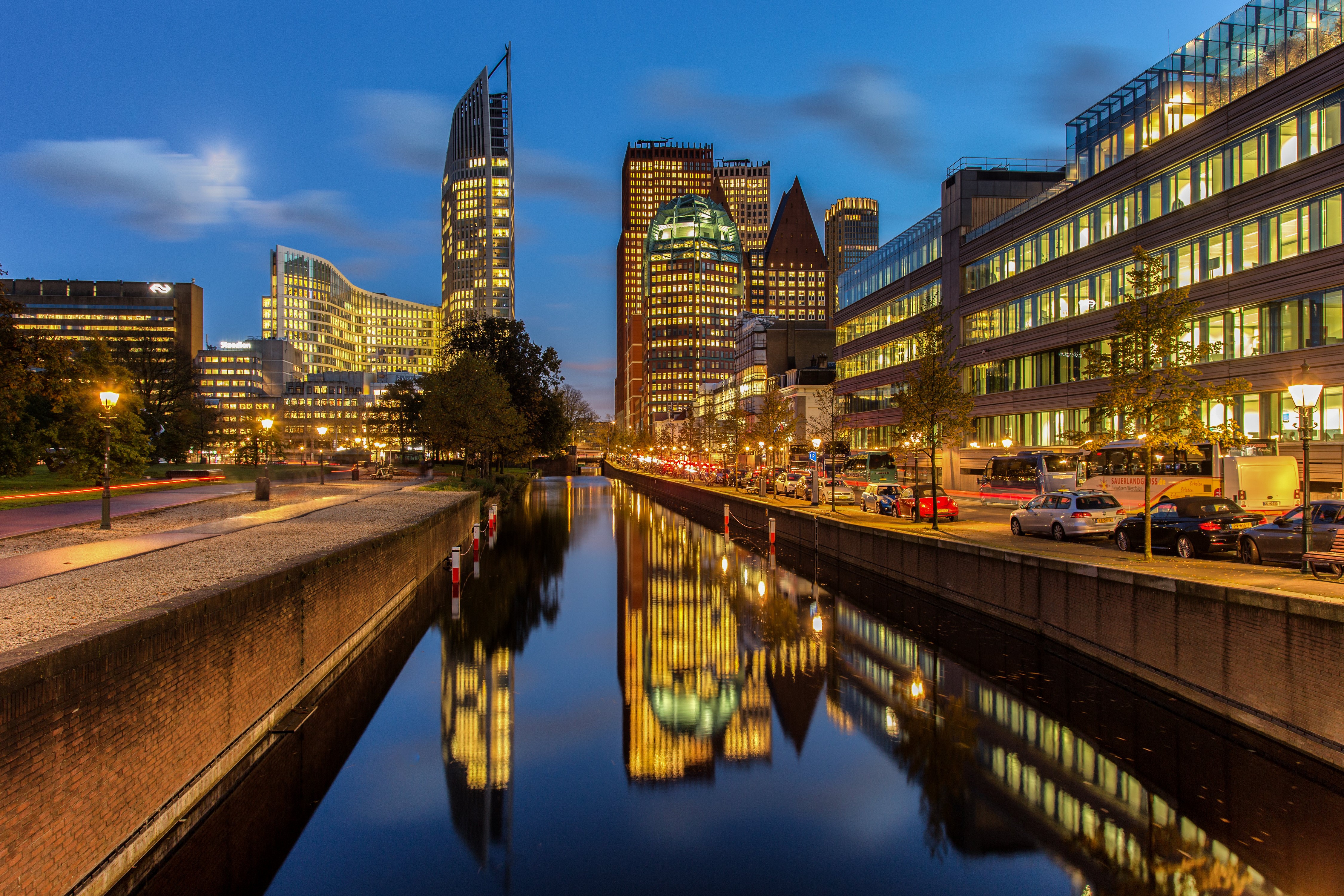 4K Evening Canal Waterfront in The Hague, Netherlands HD Wallpaper