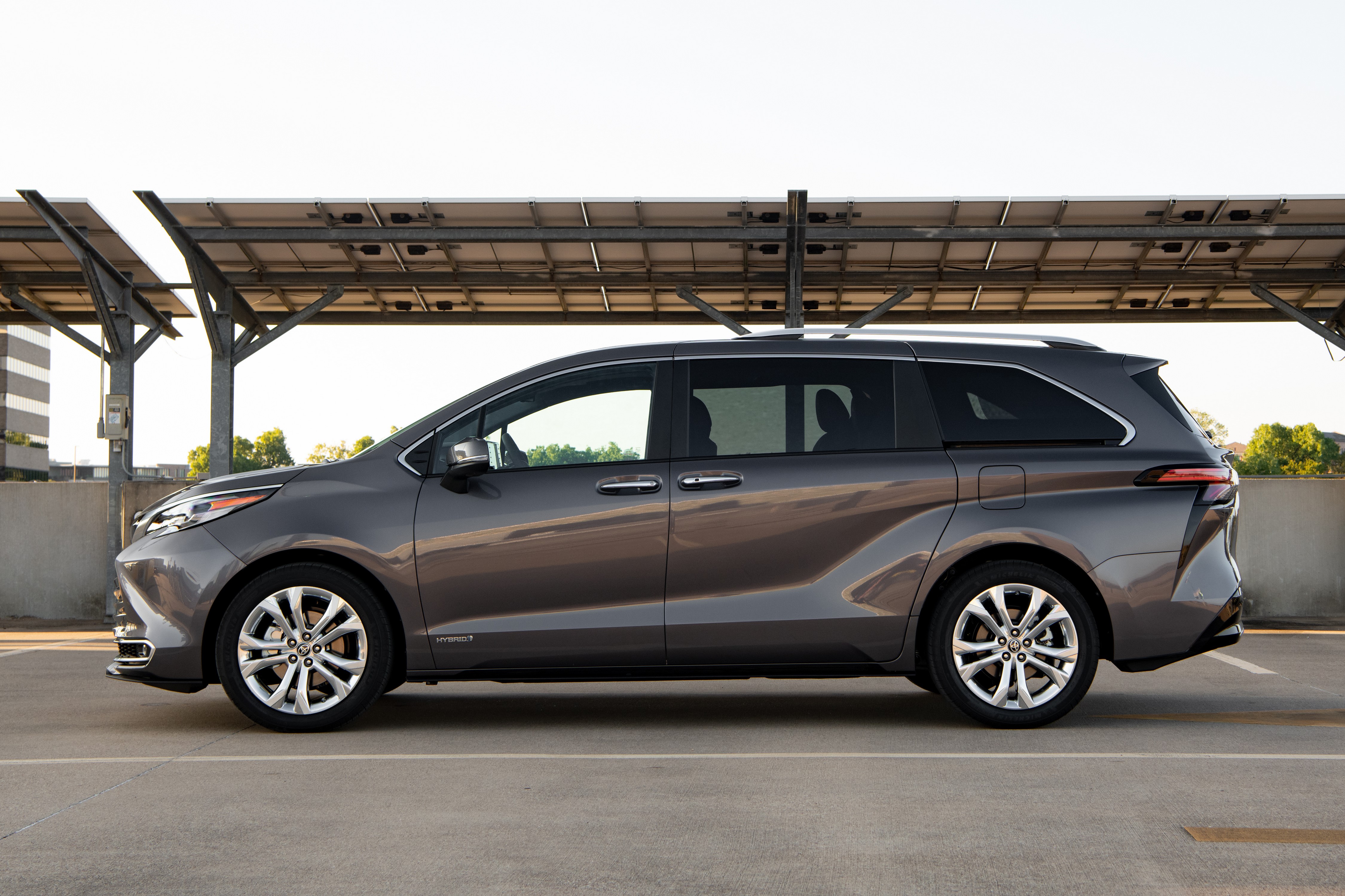Grey Toyota Sienna Platinum Estate car HD Wallpaper