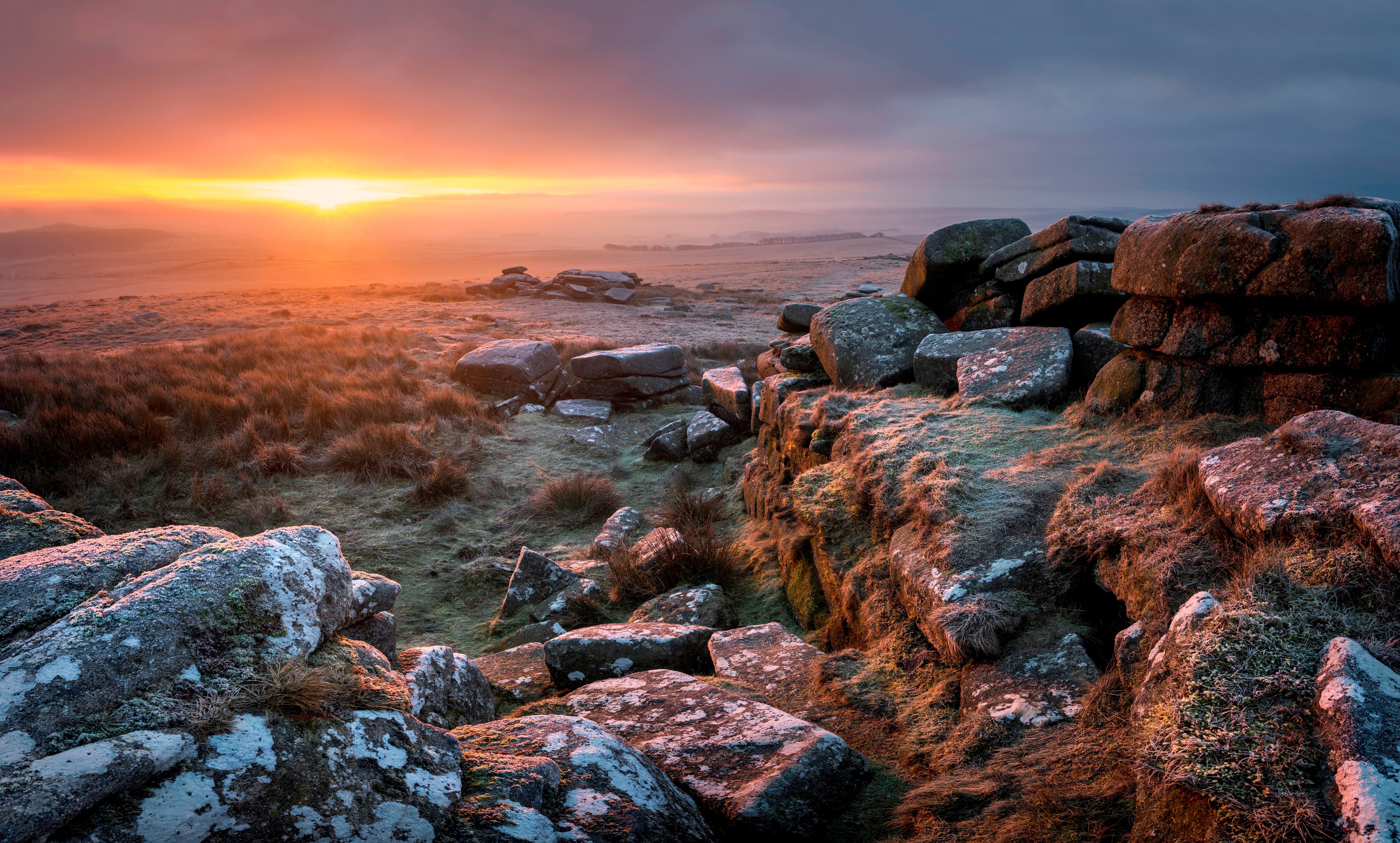 Sunrise over Dartmoor with Stones, England HD Wallpaper