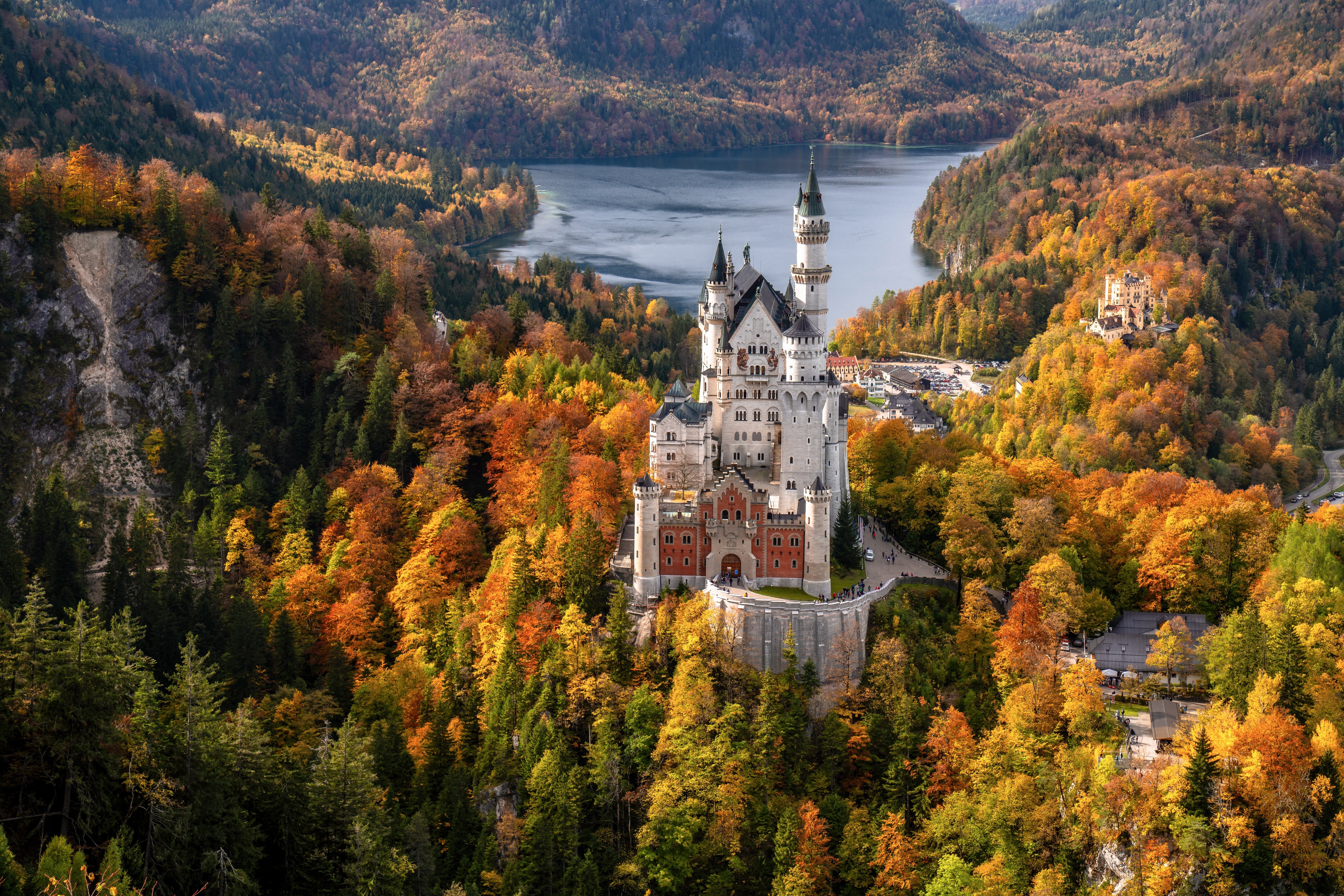 Neuschwanstein Castle in Bavaria during Autumn HD Wallpaper