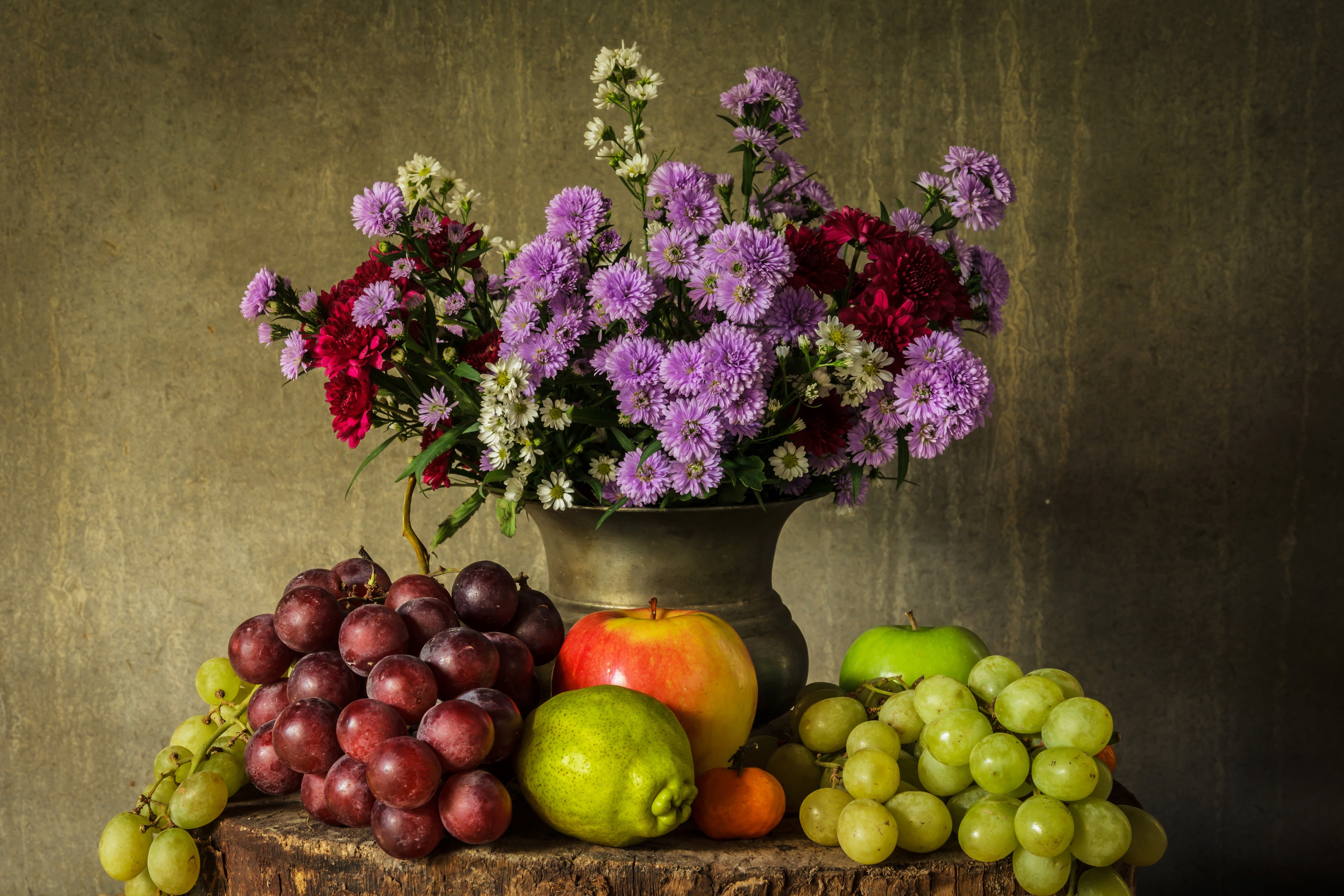 Still-life with Grapes and Flowers in a Vase HD Wallpaper