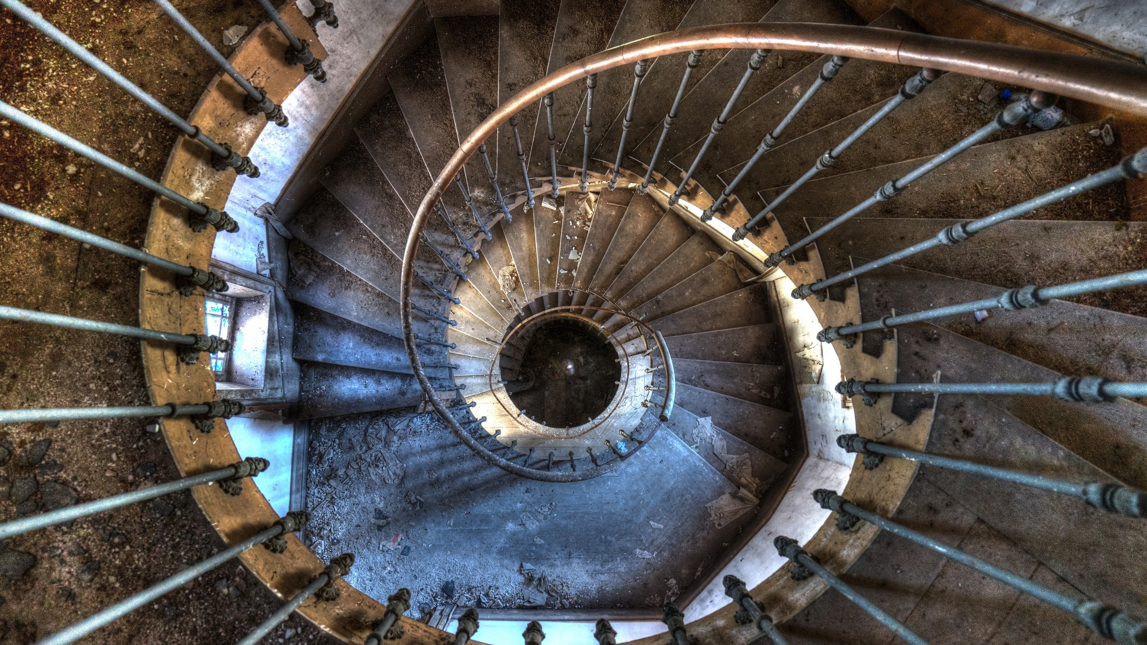 Old spiral staircase from above HD Wallpaper