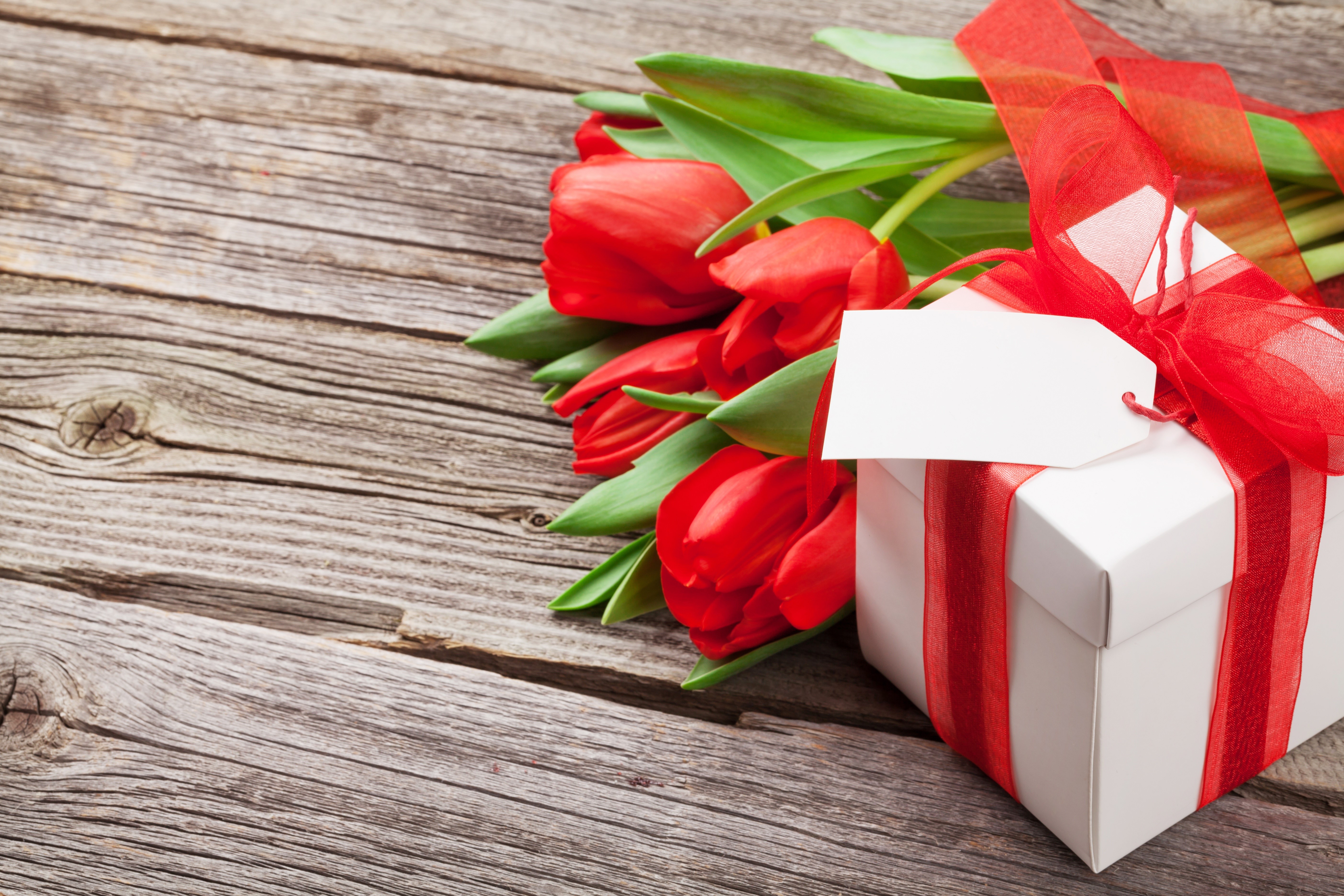 Red Tulips and Gift Box on Wood HD Wallpaper