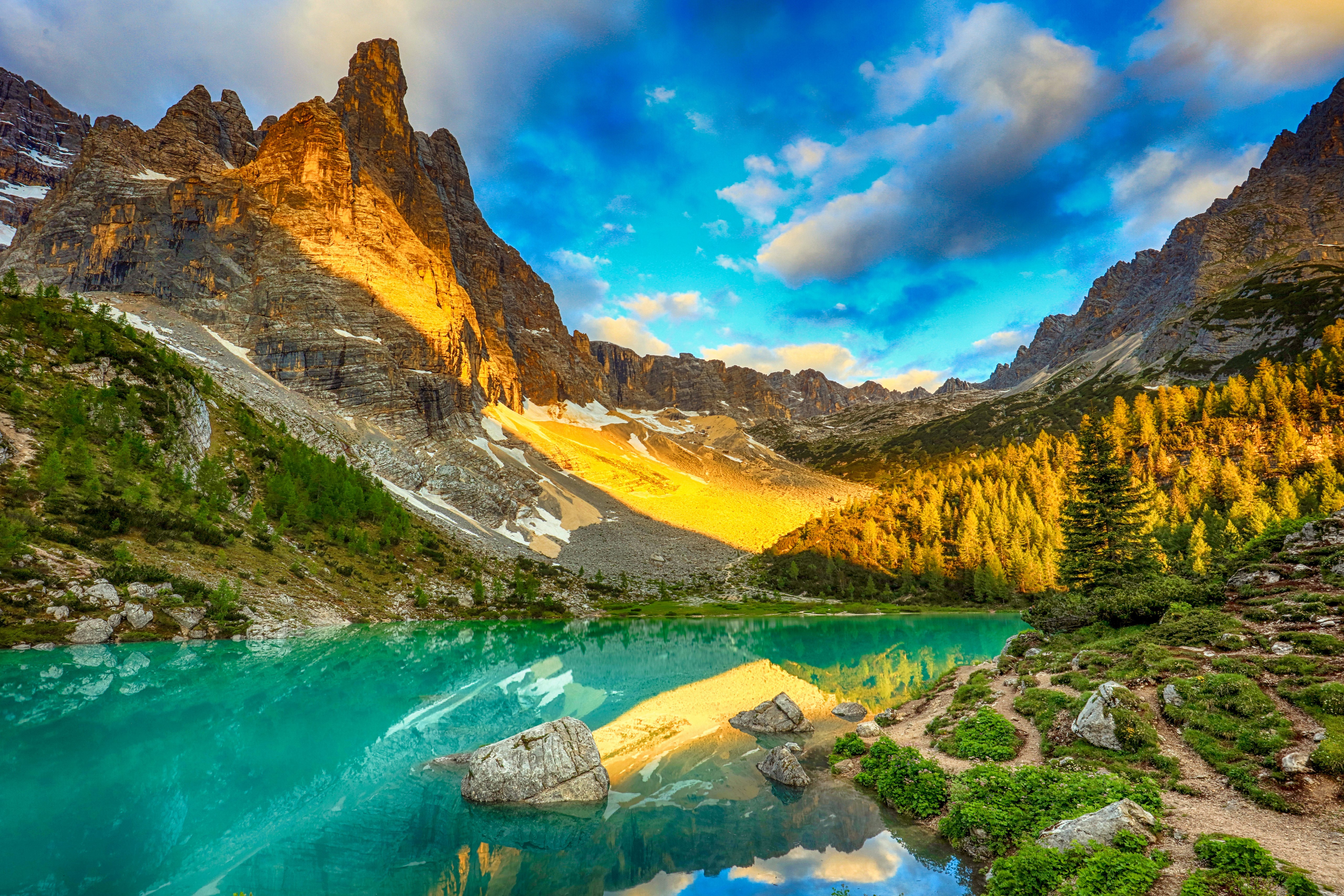 Lake Sorapis in the Italian Alps HD Wallpaper