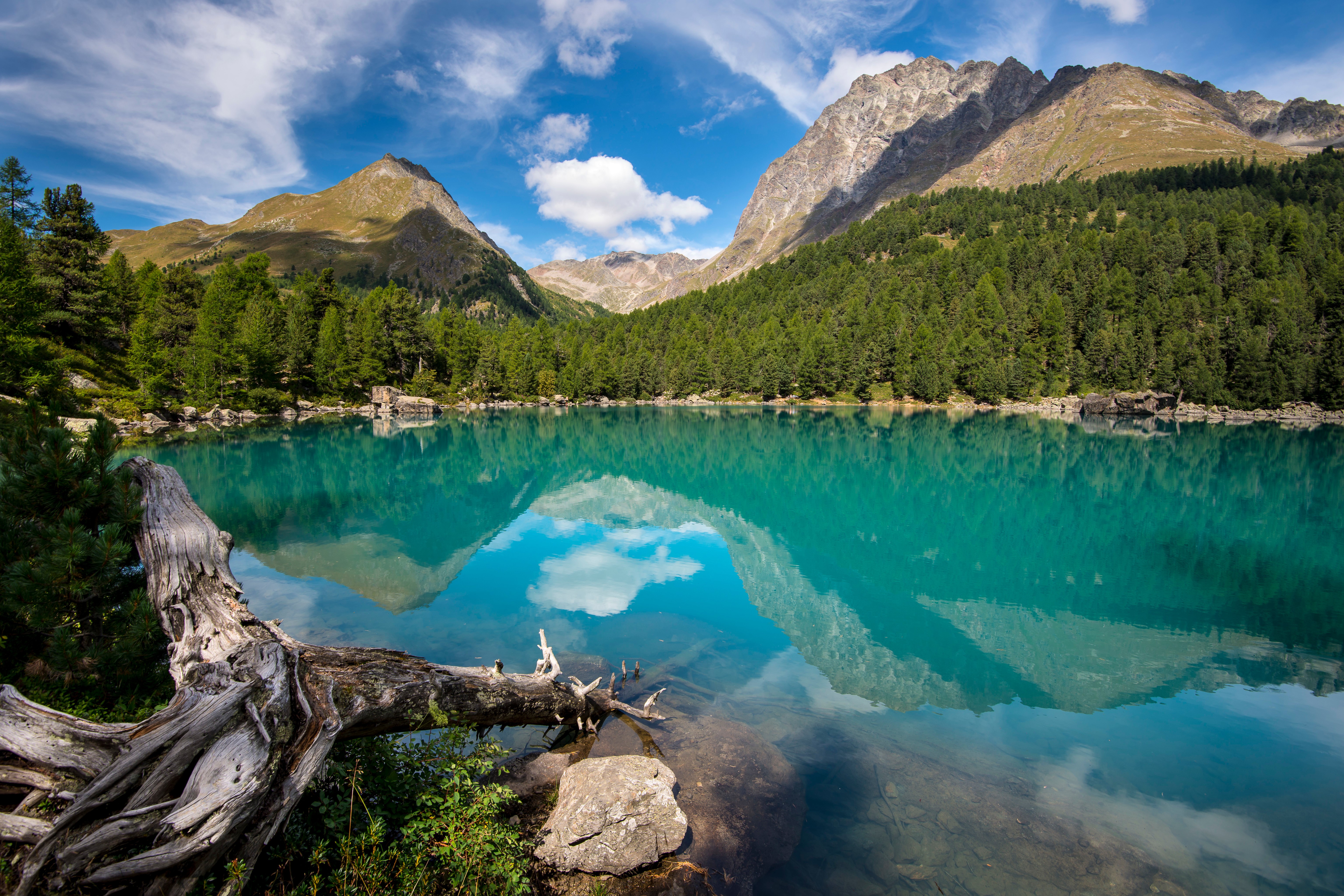 Lagh da Saoseo Lake in Switzerland with Mountains and Clouds HD Wallpaper