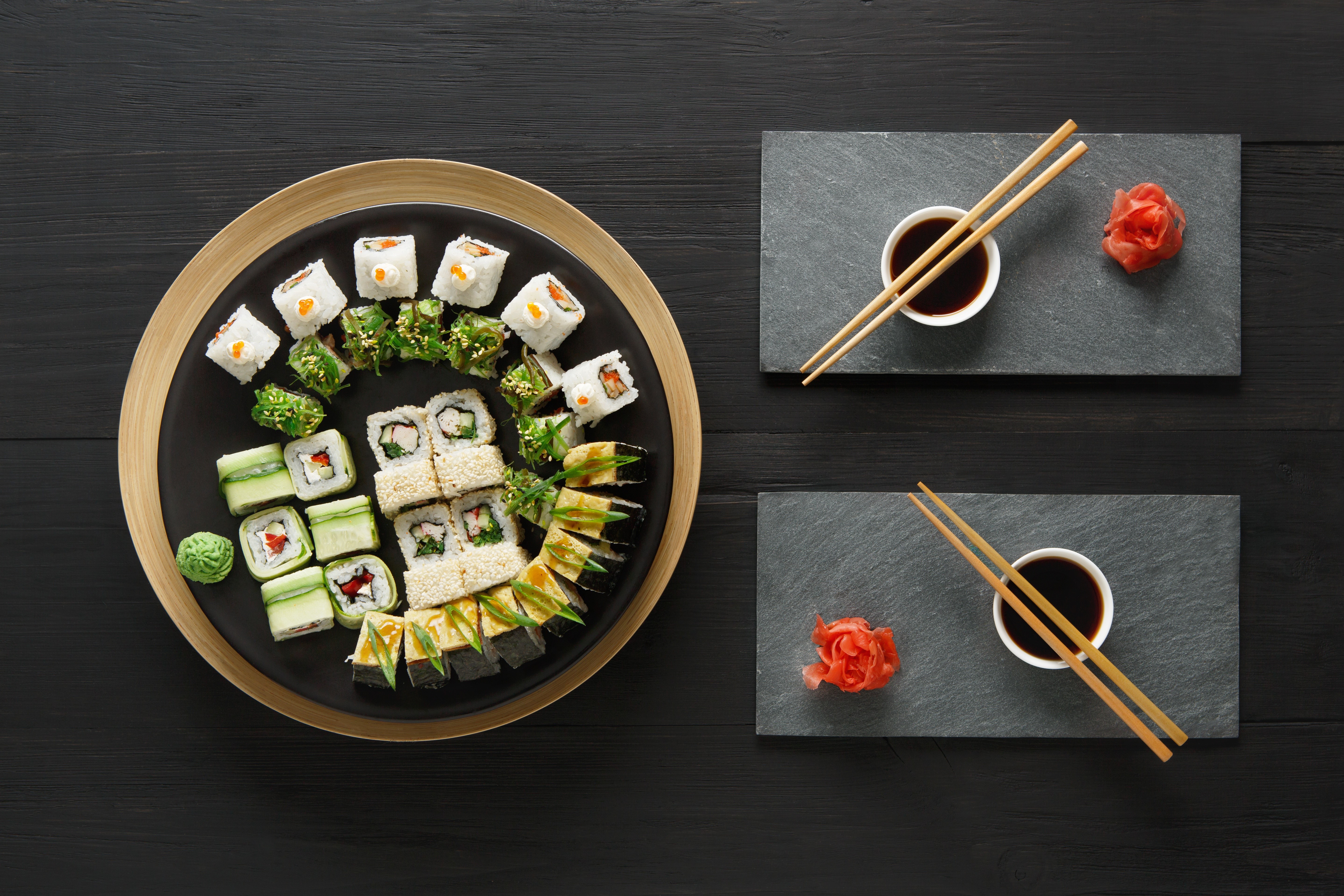 Sushi platter with ginger and soy sauce HD Wallpaper