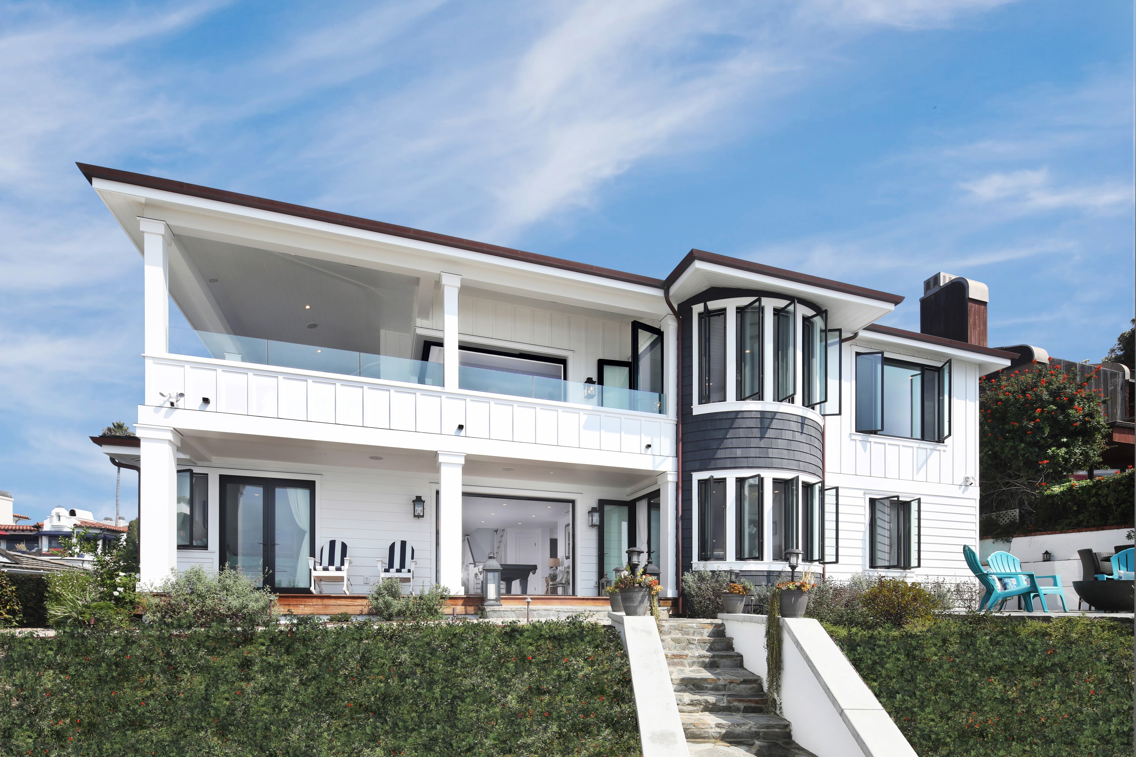Modern White Mansion with Balcony and Stairs in San Clemente, USA HD Wallpaper