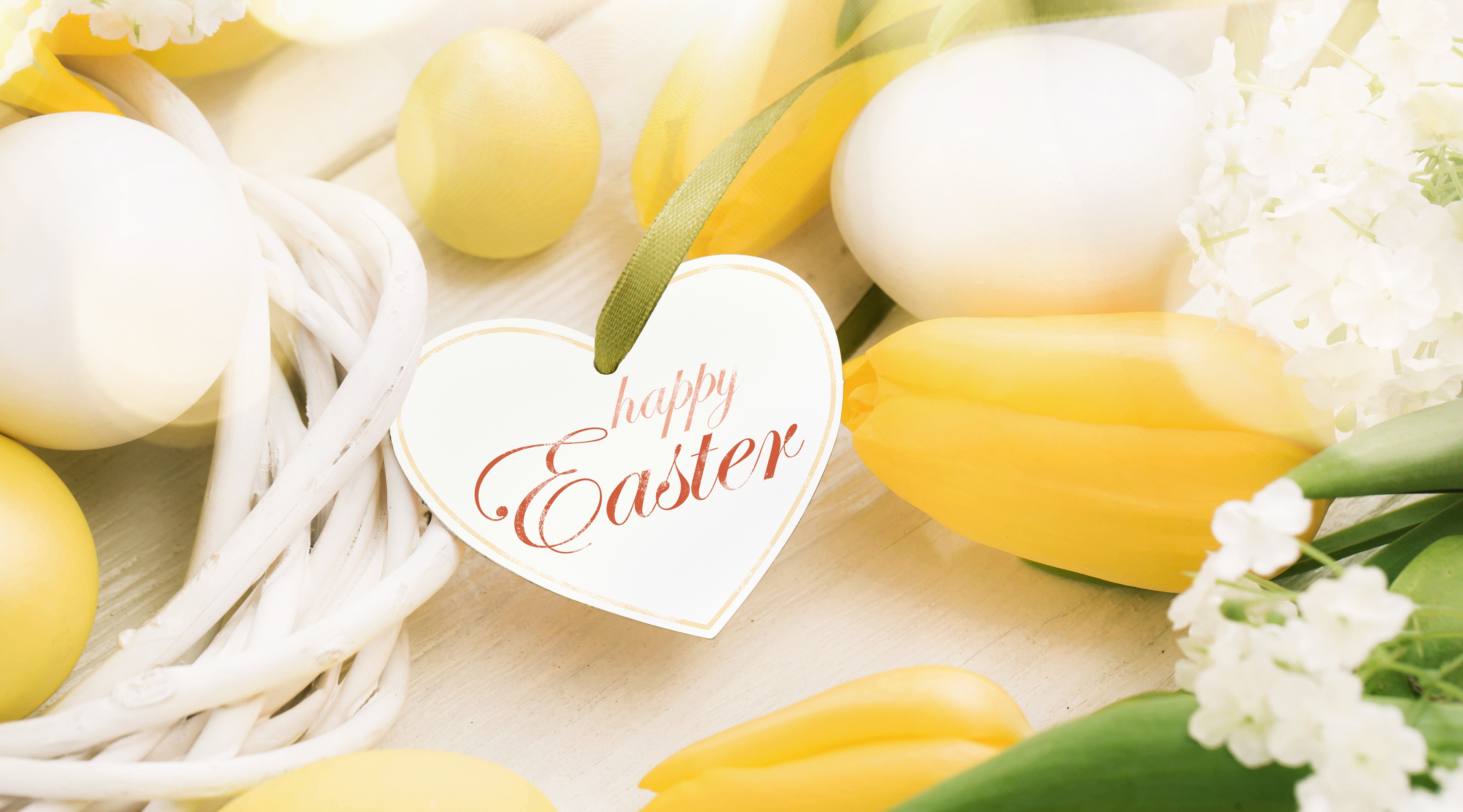 Easter heart tag with tulips and eggs HD Wallpaper