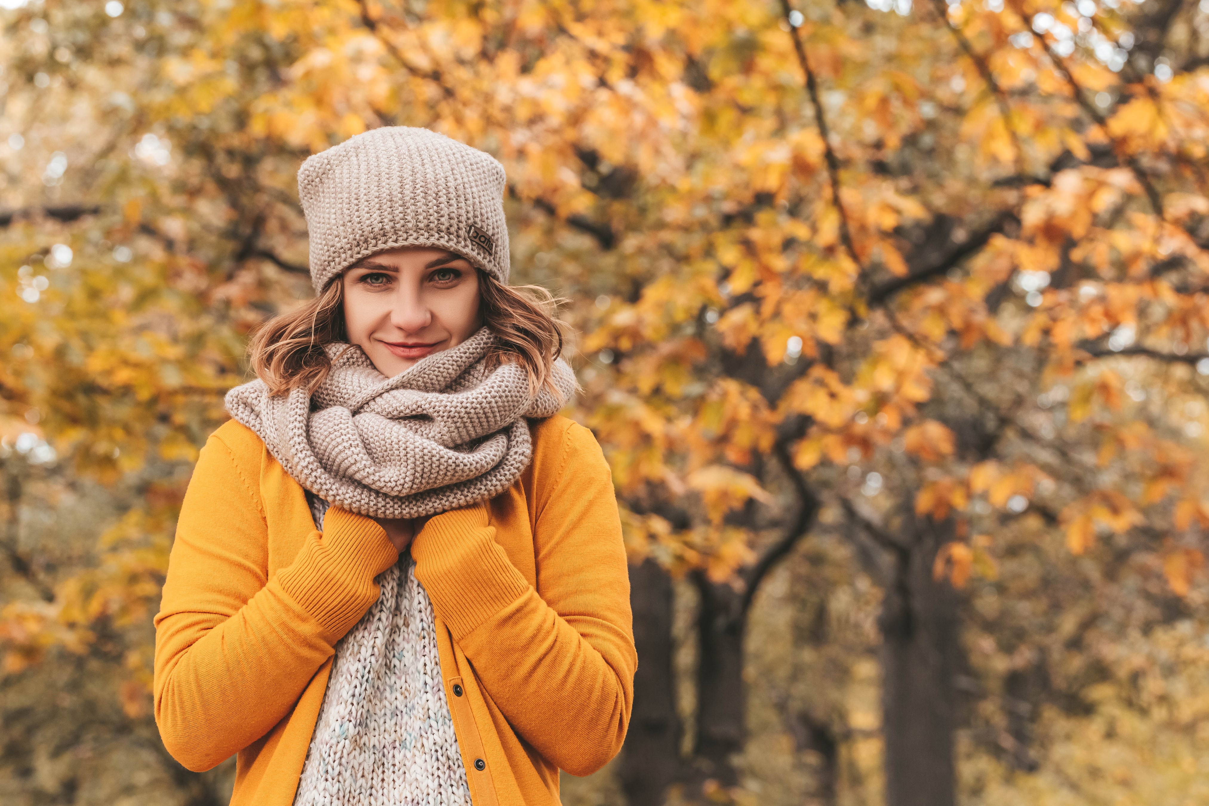 Woman in a winter hat and scarf in autumn HD Wallpaper
