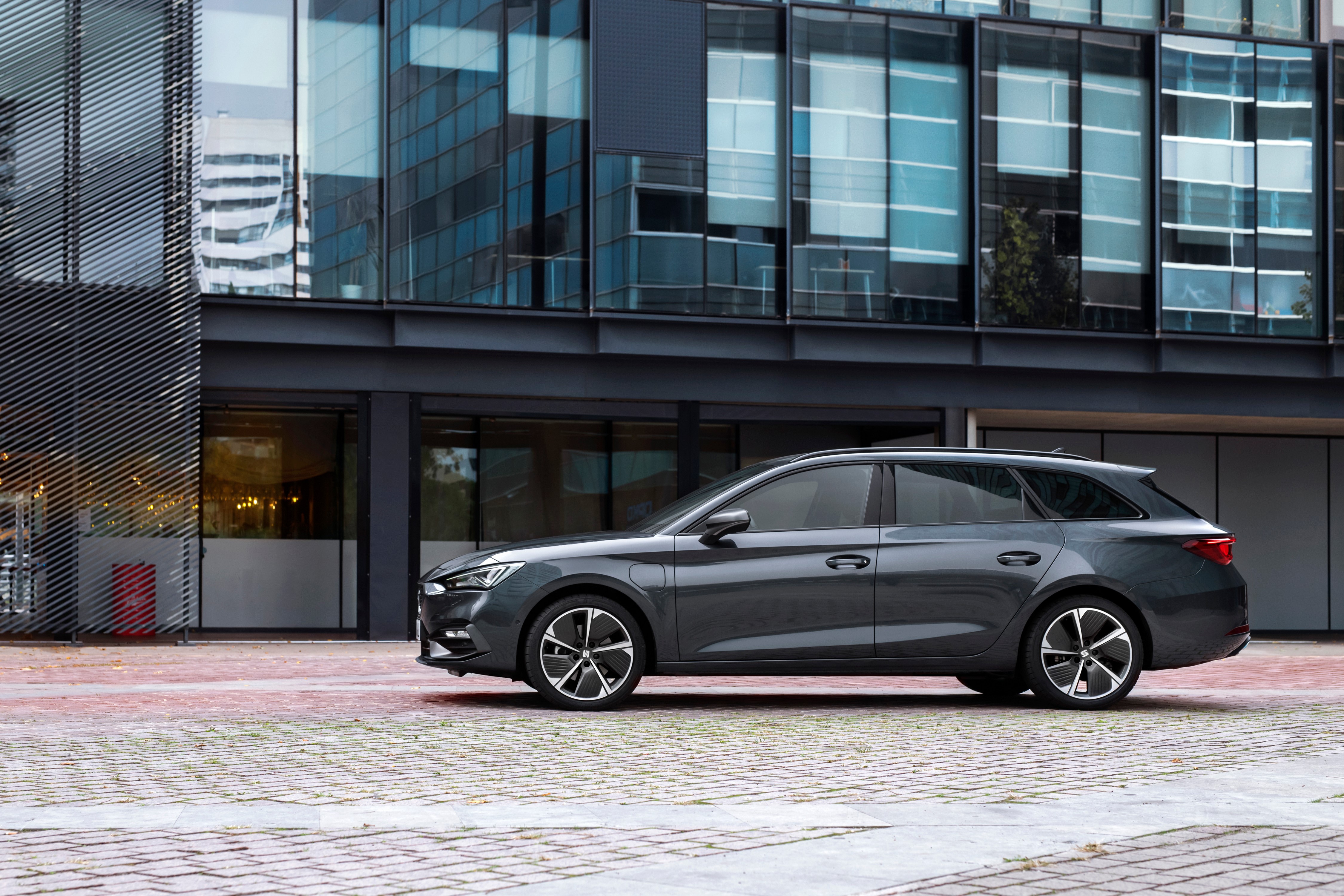 Grey Seat Estate Car Metallic Side View HD Wallpaper