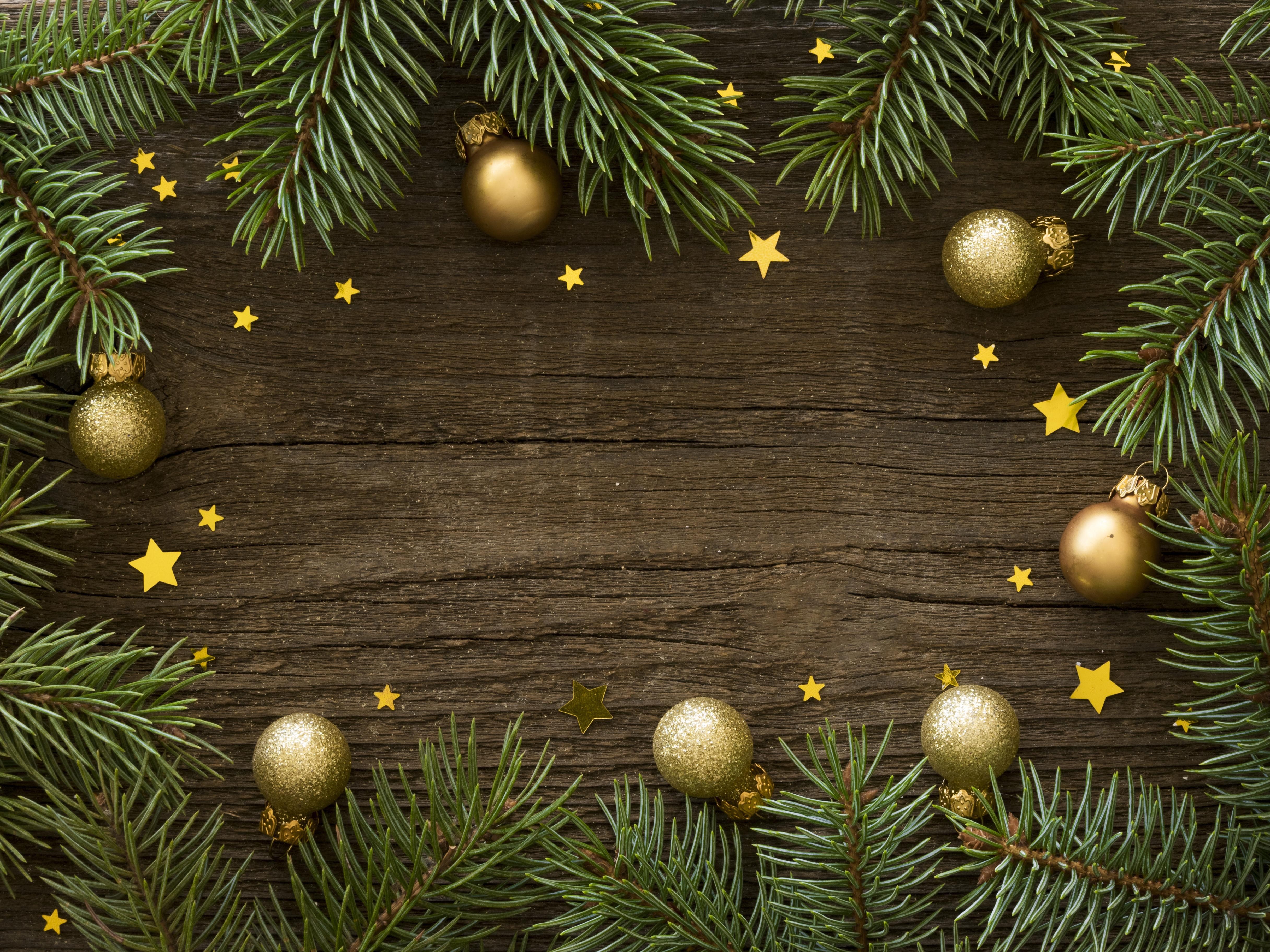Christmas branches with golden balls and stars HD Wallpaper
