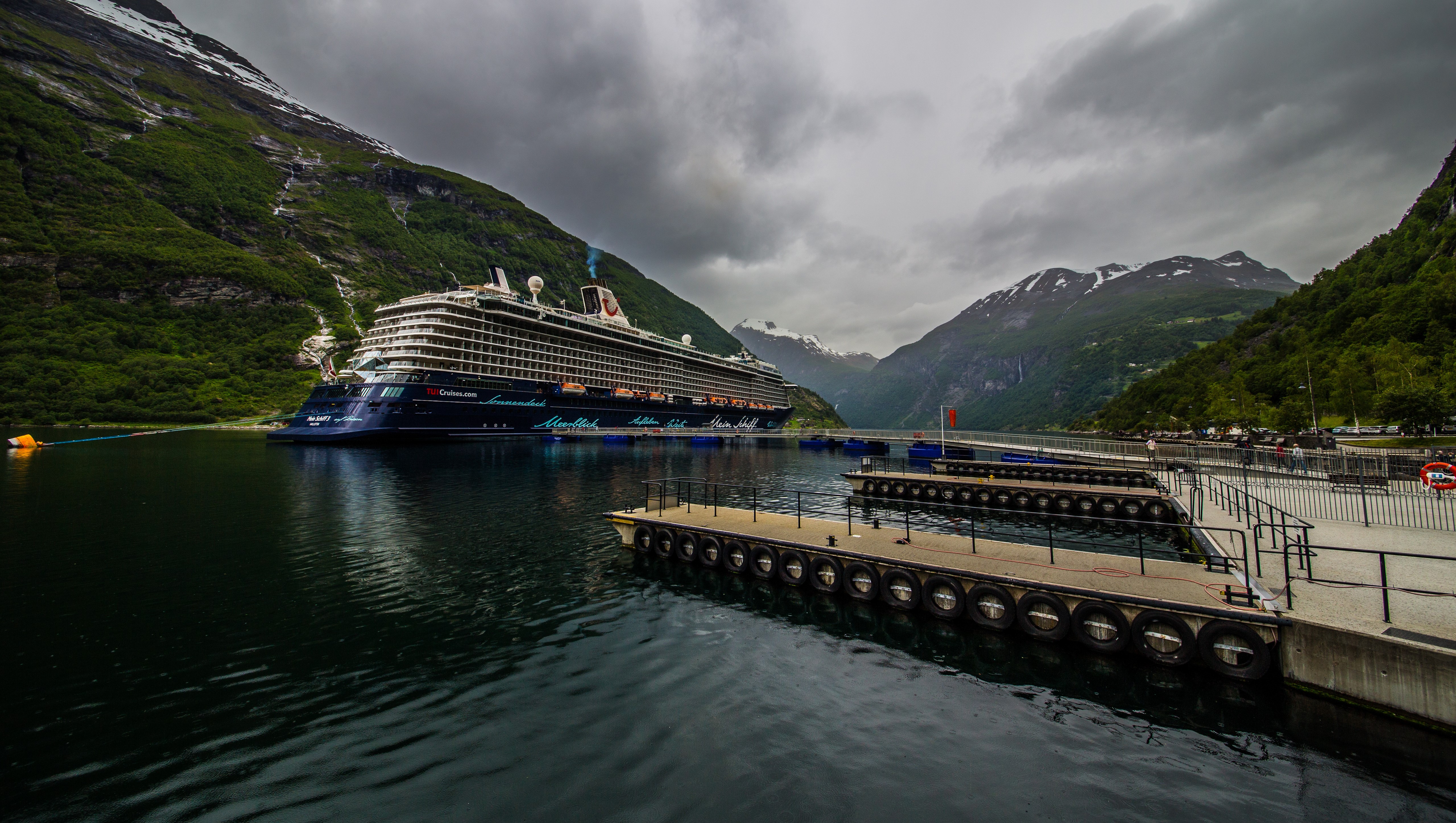 Cruise liner in Geiranger, Norway HD Wallpaper