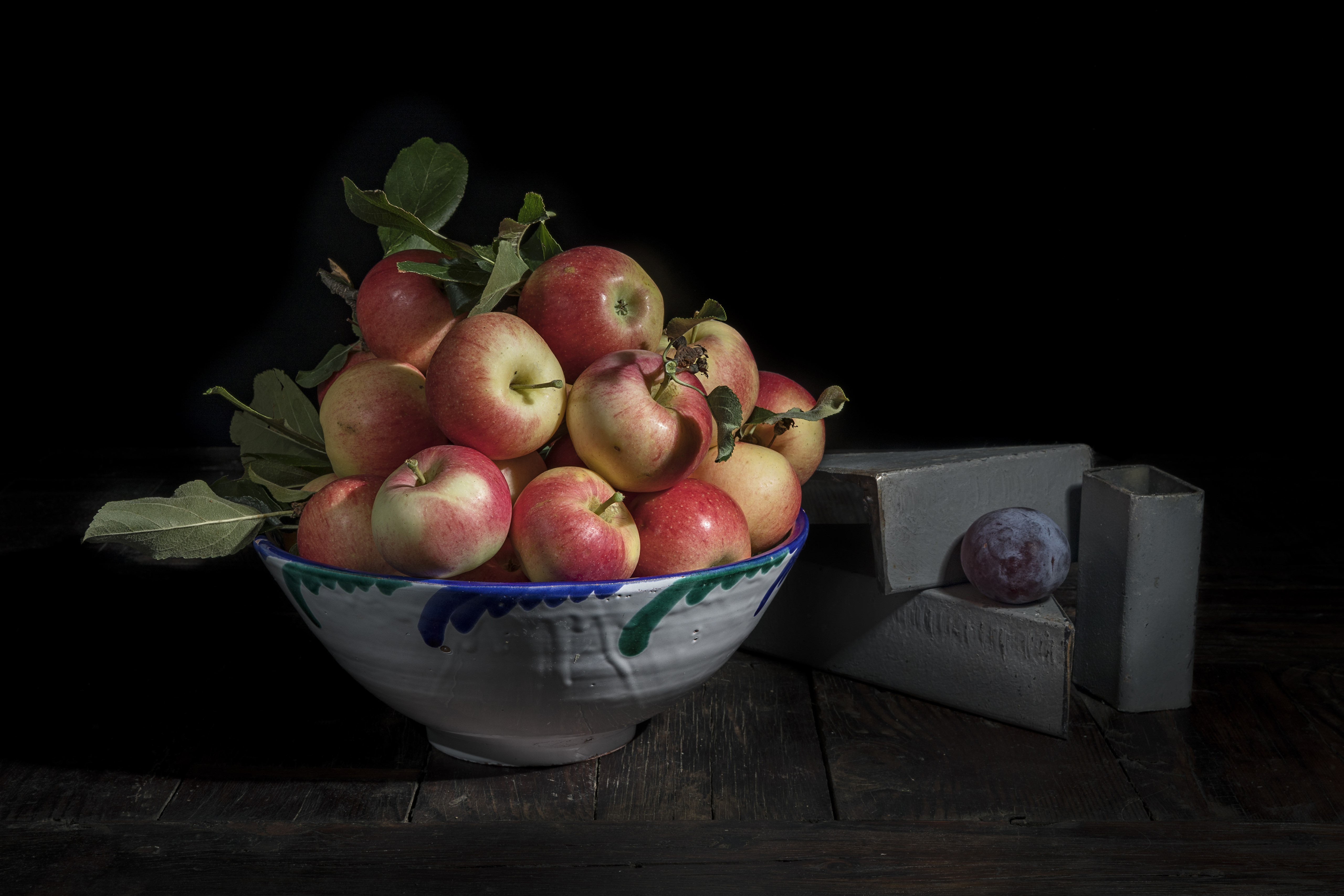 Apples in a bowl with a plum HD Wallpaper