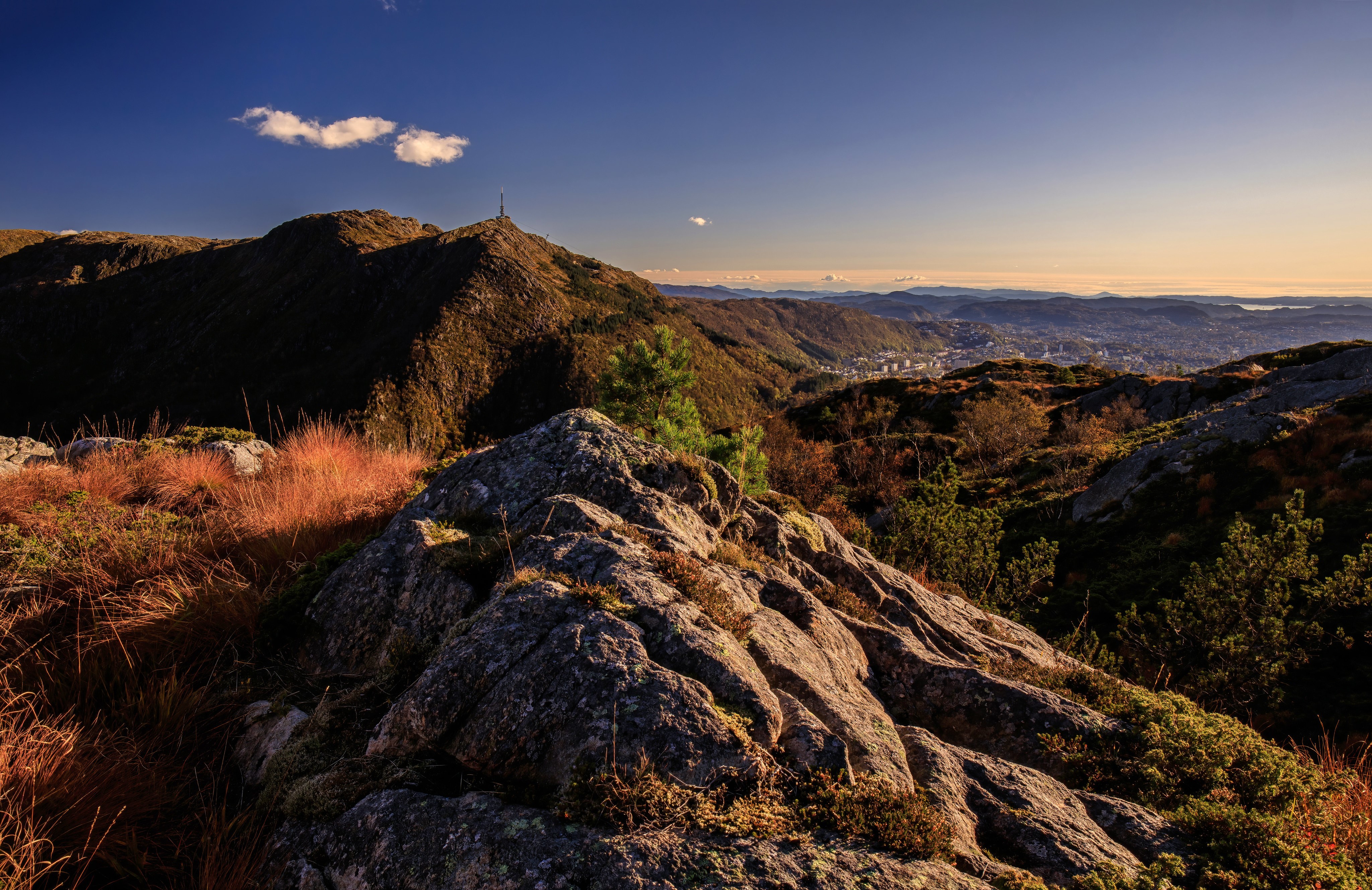 4K Skansemyren Mountains in Autumn, Norway HD Wallpaper