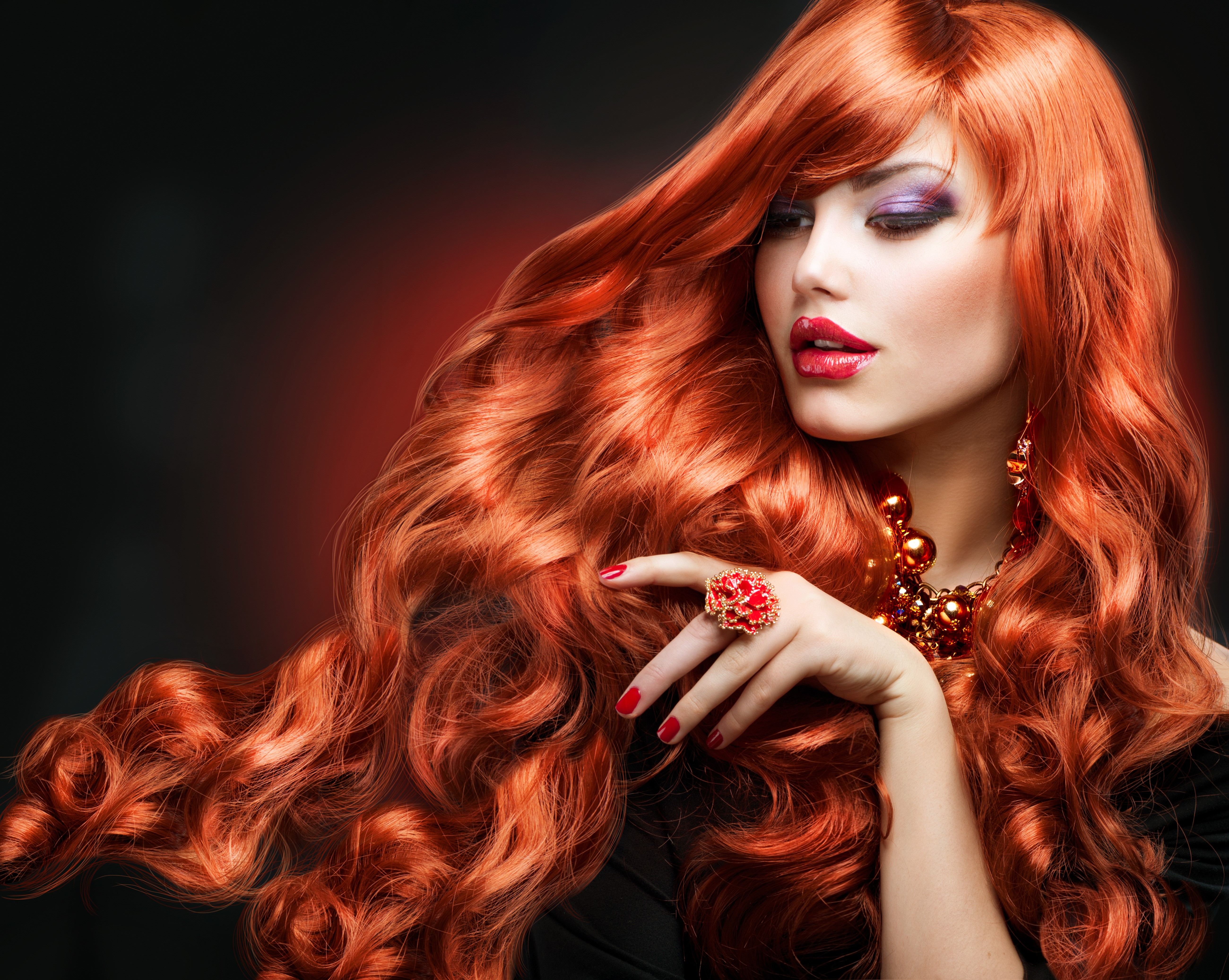 Redhead woman with voluminous wavy hair and jewelry HD Wallpaper