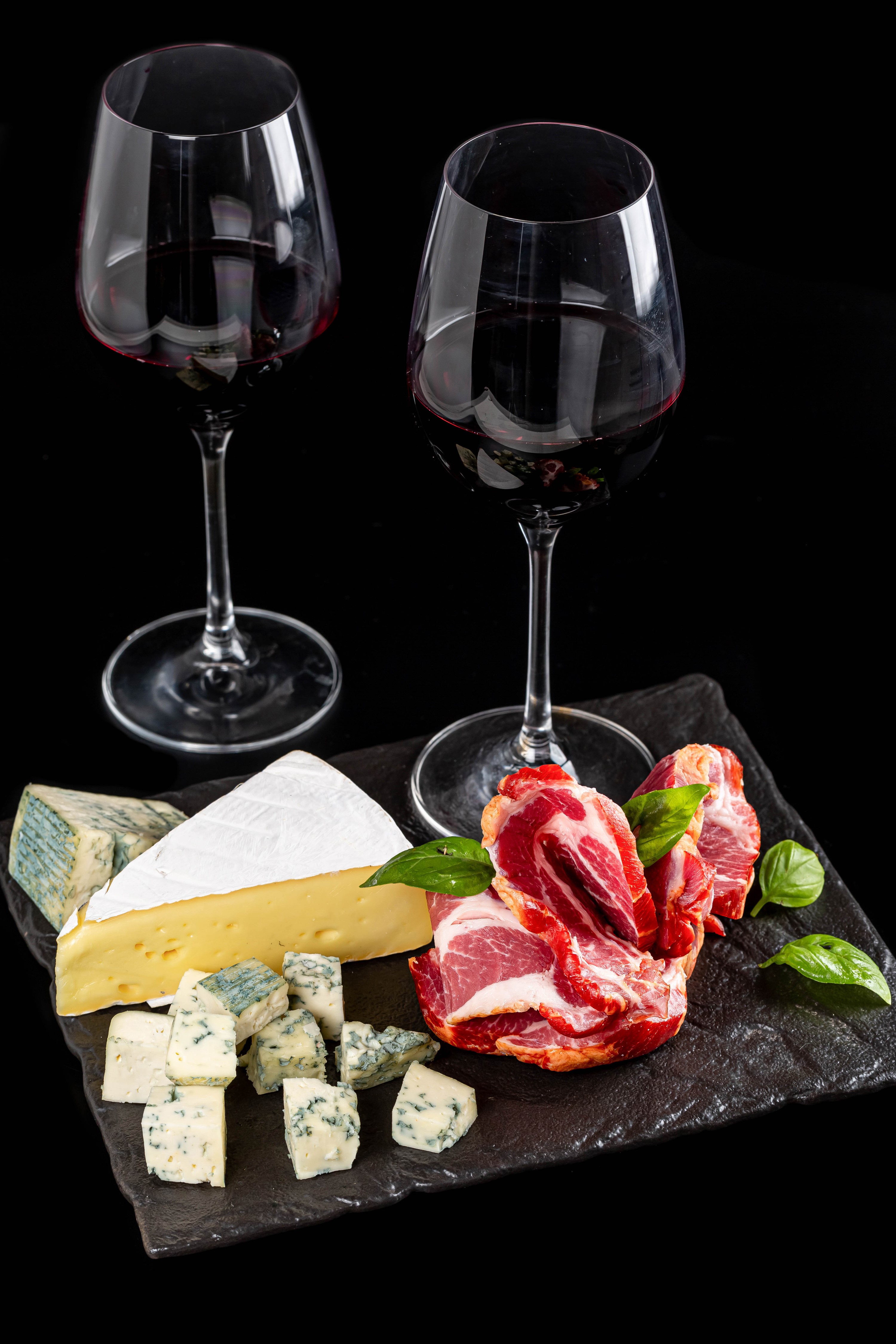 Wine and cheese board with cured meat HD Phone Wallpaper