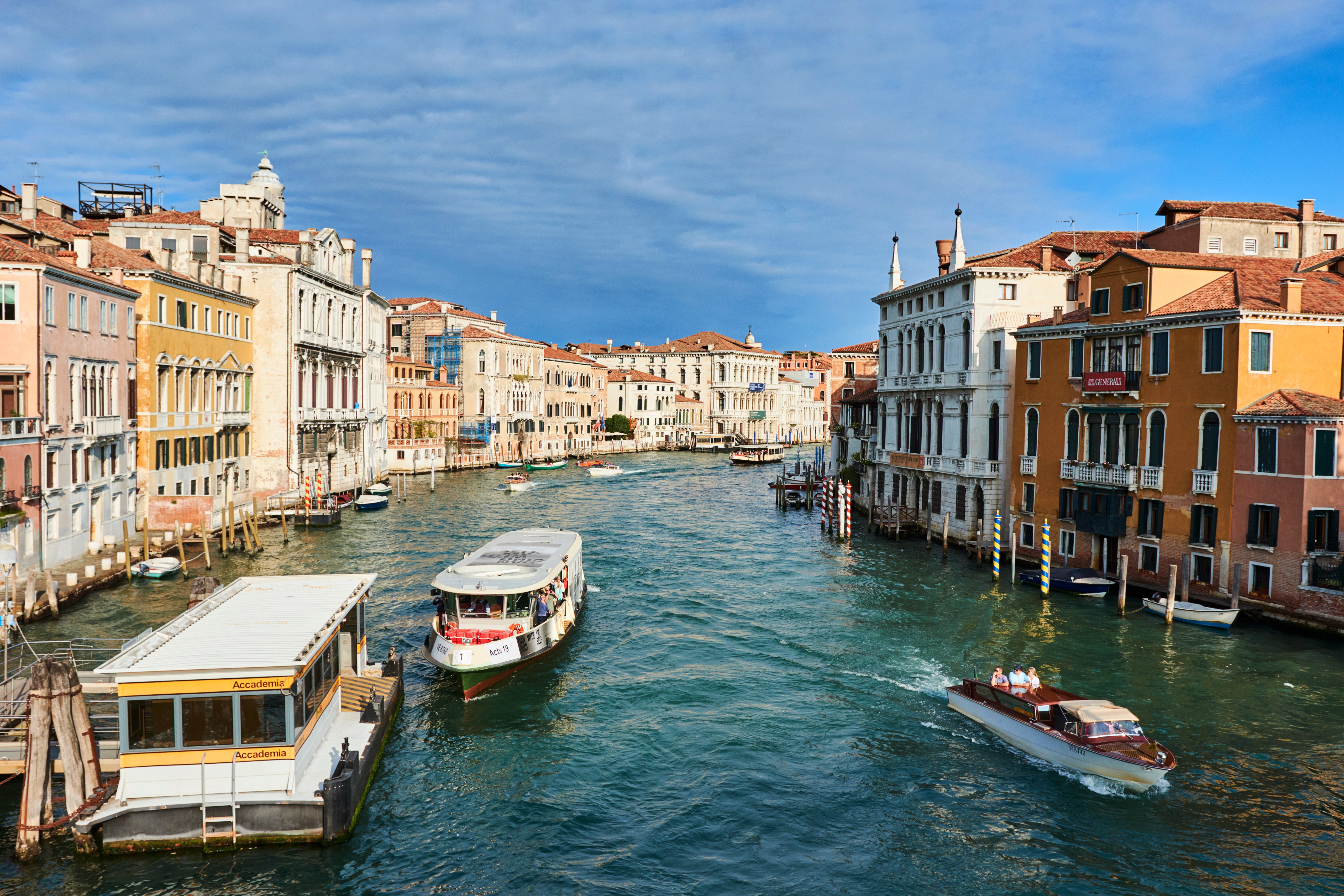 Venice Canal with Riverboats and Buildings HD Wallpaper