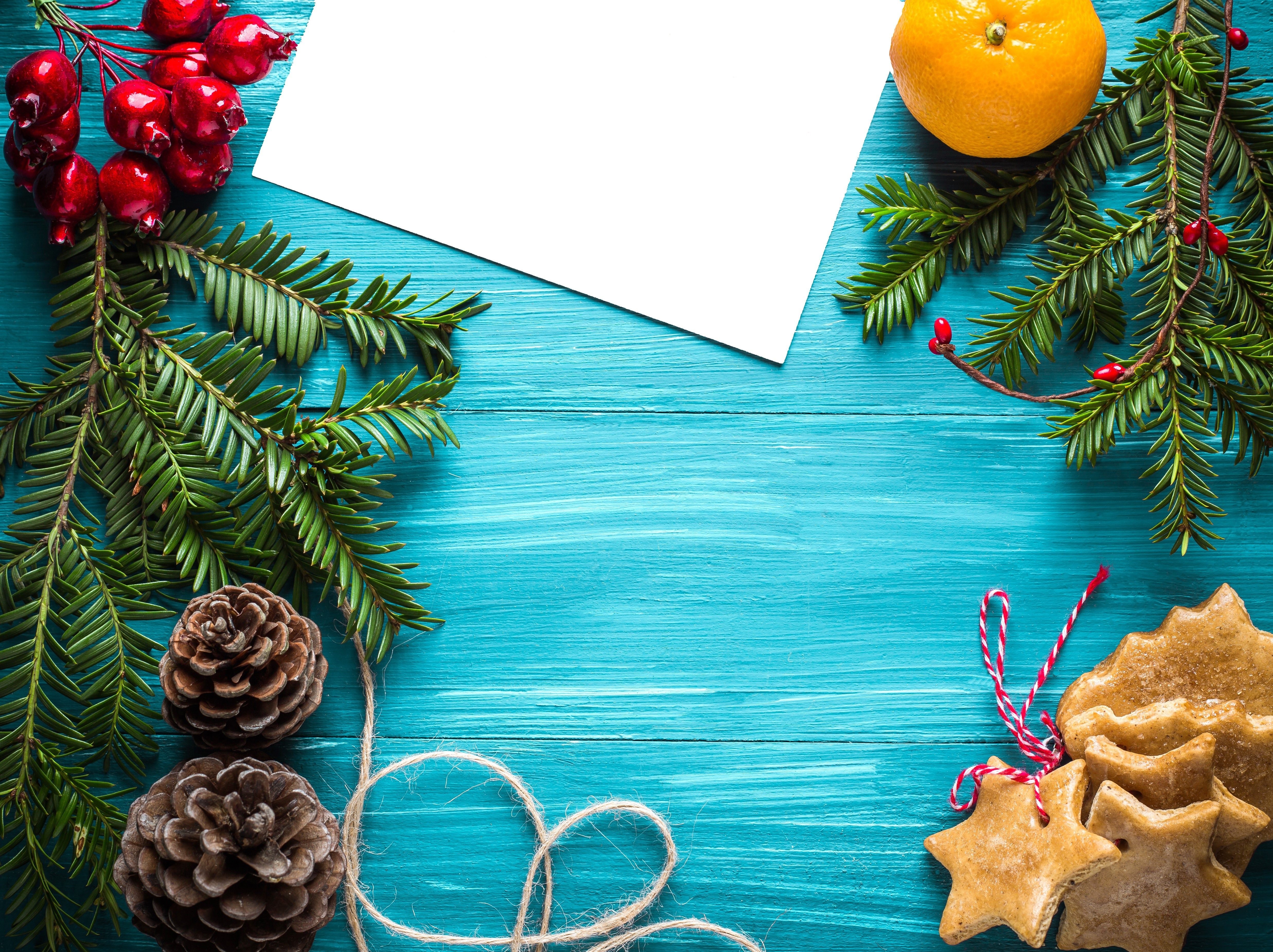 Christmas Decorations with Pine Cones and Cookies HD Wallpaper