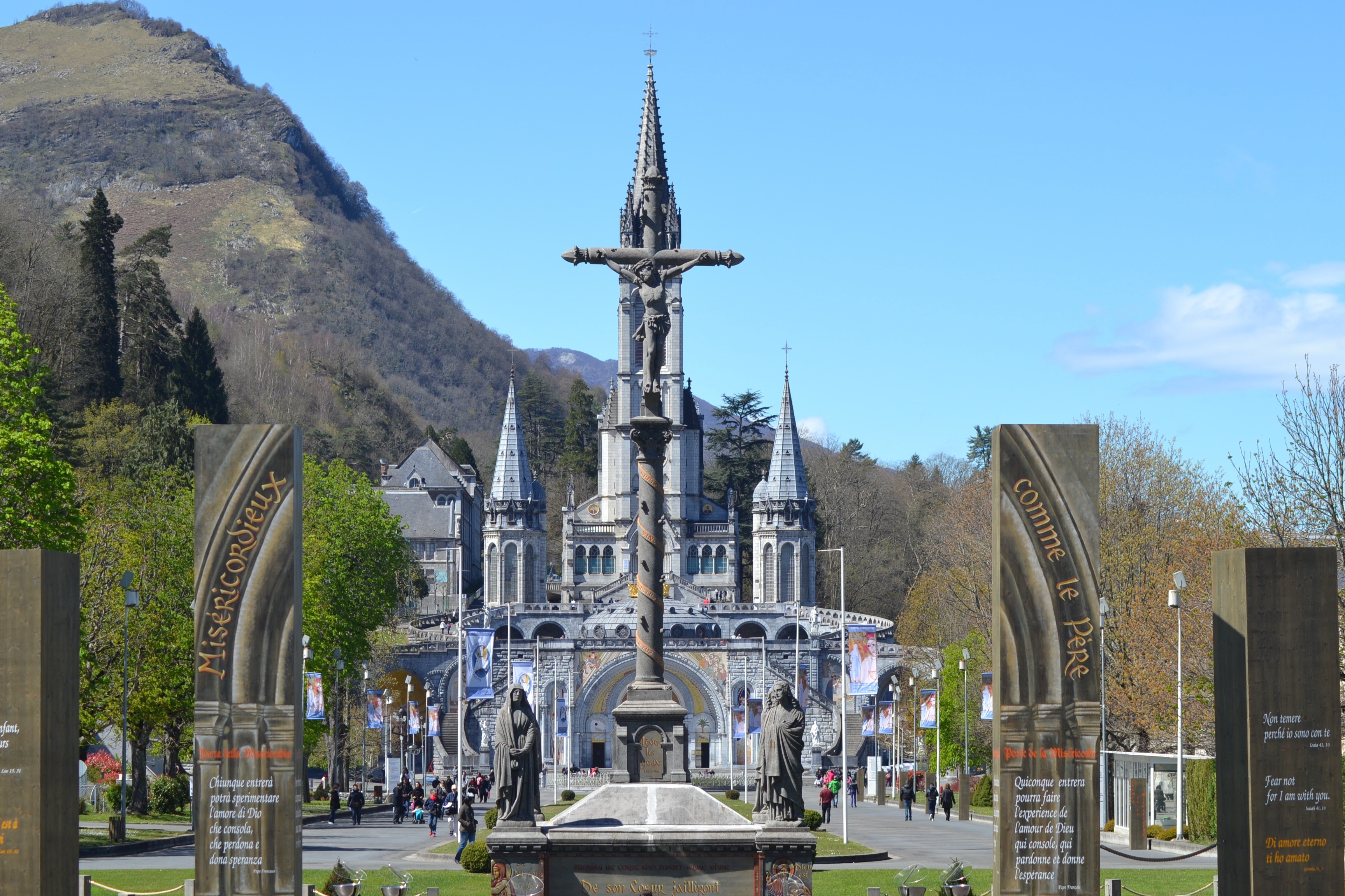 Sanctuary of Our Lady of Lourdes, France HD Wallpaper