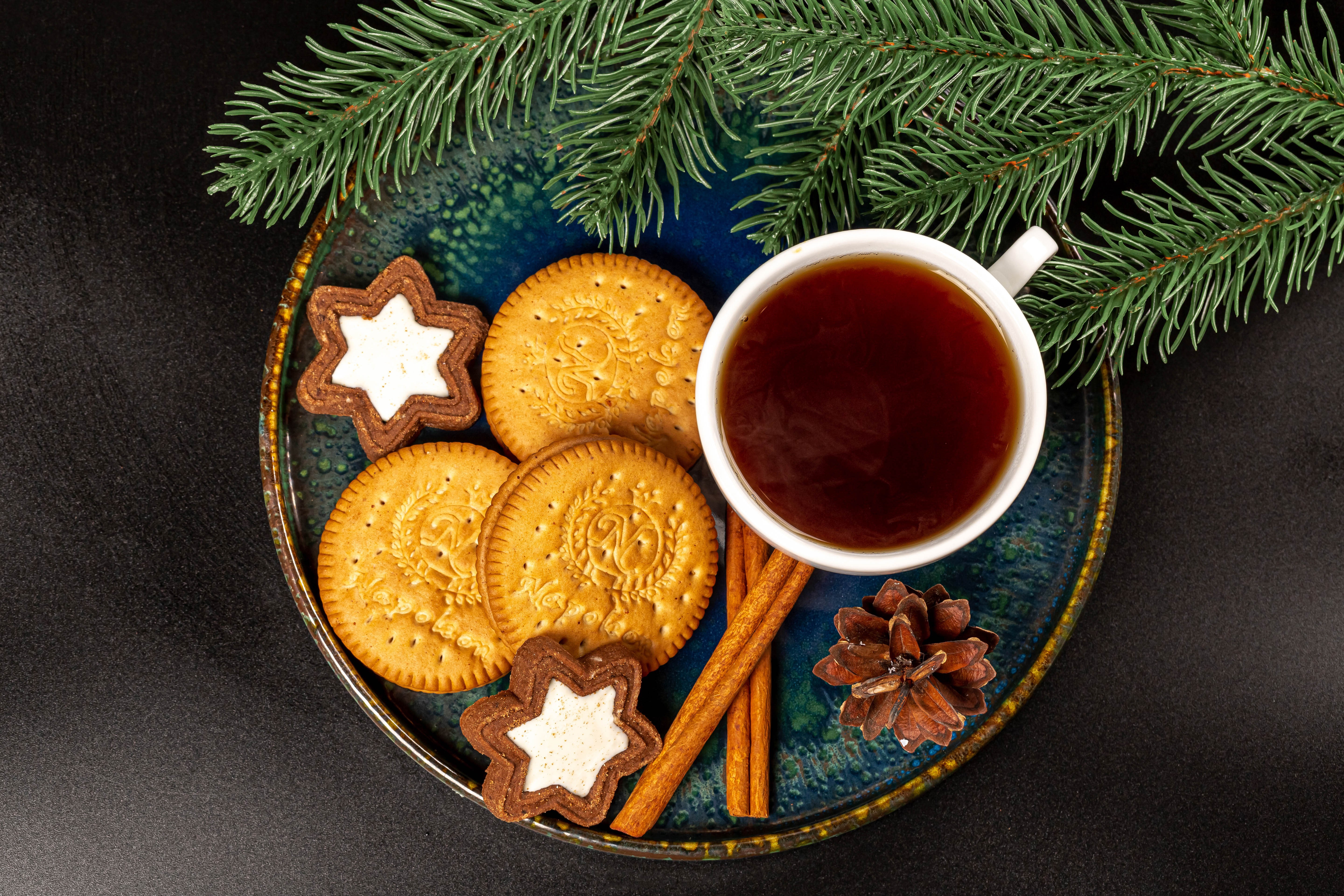 Christmas tea with cookies and pine cone HD Wallpaper