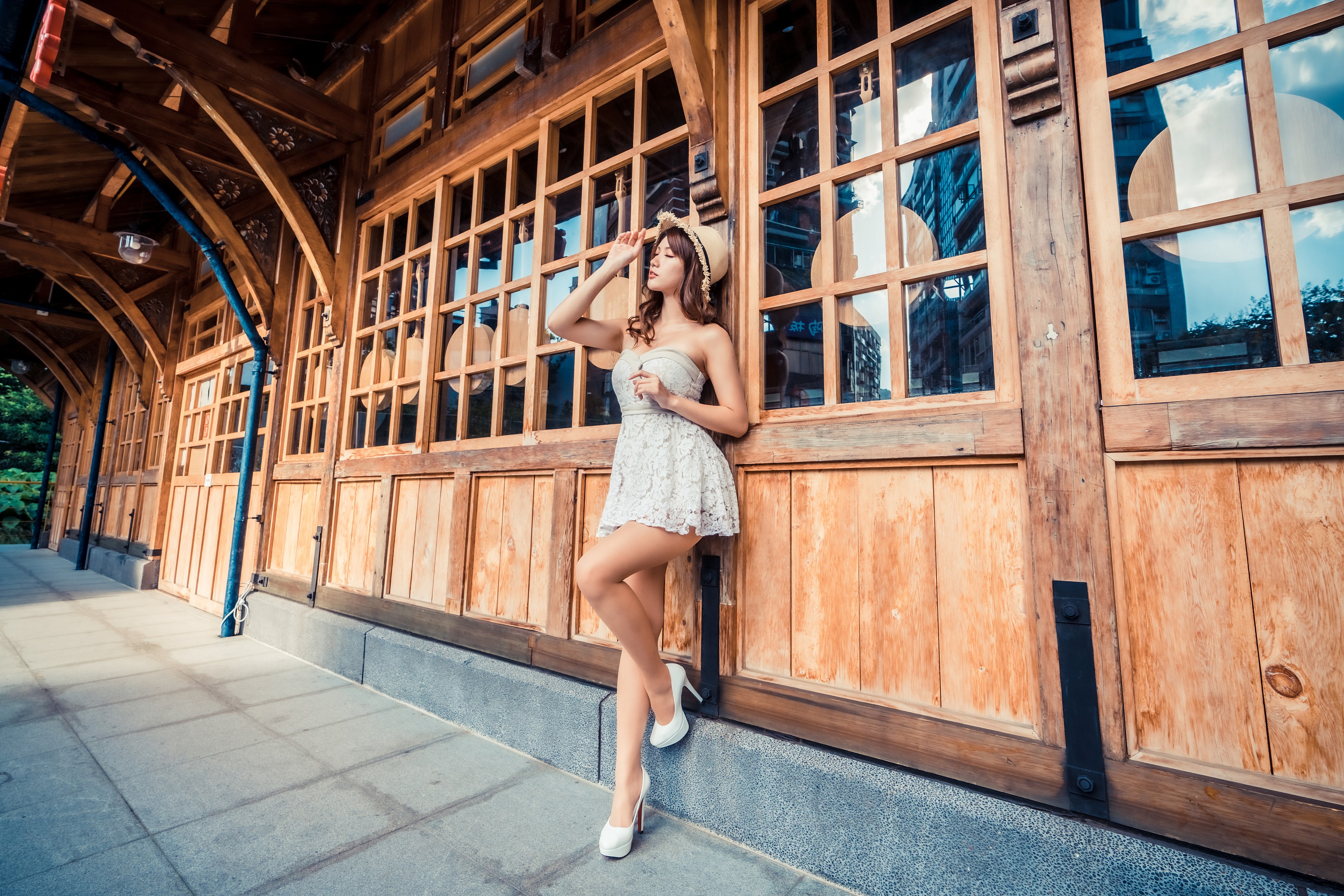 4K Asian Woman Posing in Dress and Hat HD Wallpaper