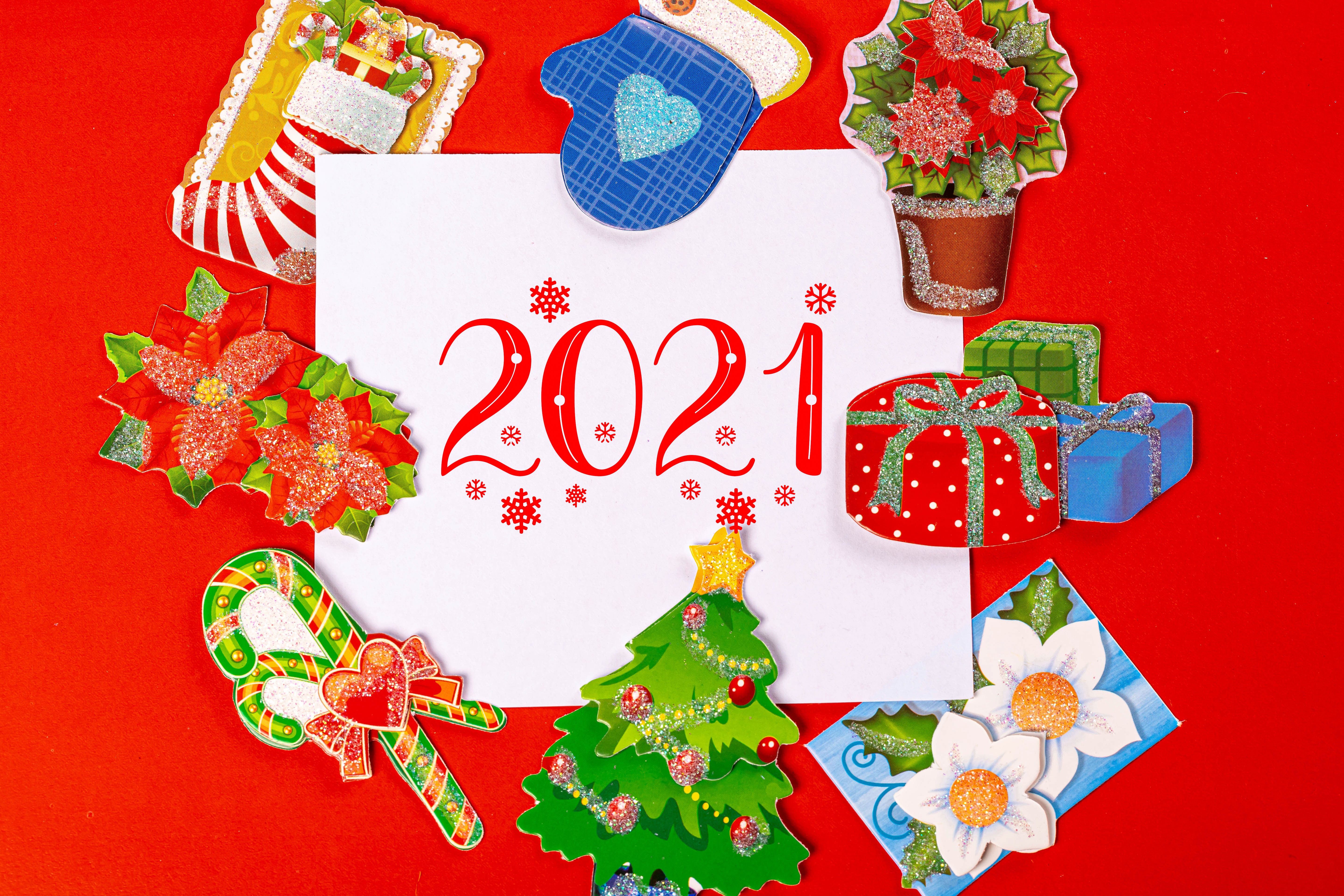 Christmas decorations with 2021 text HD Wallpaper