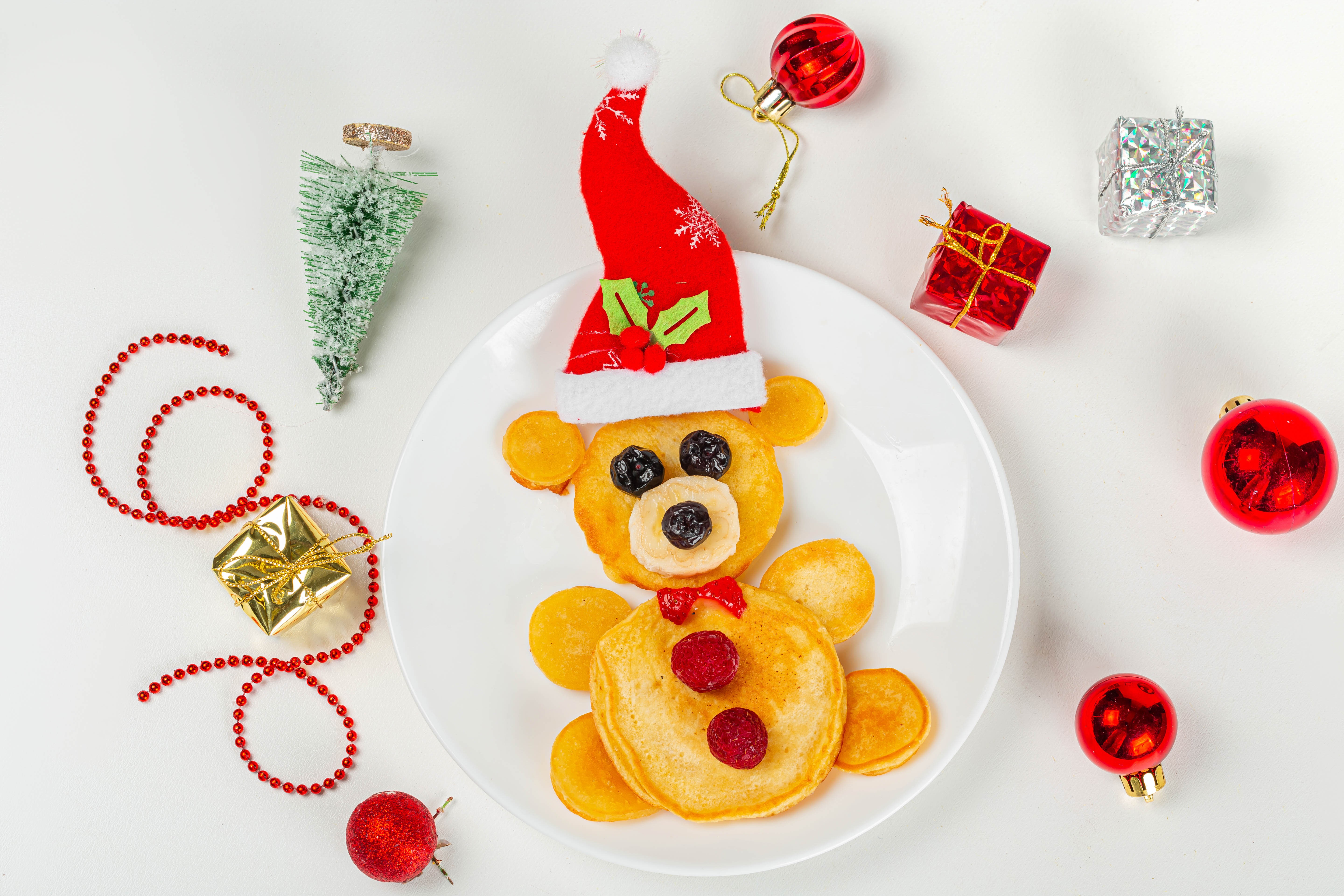 Christmas pancake teddy bear with decorations HD Wallpaper