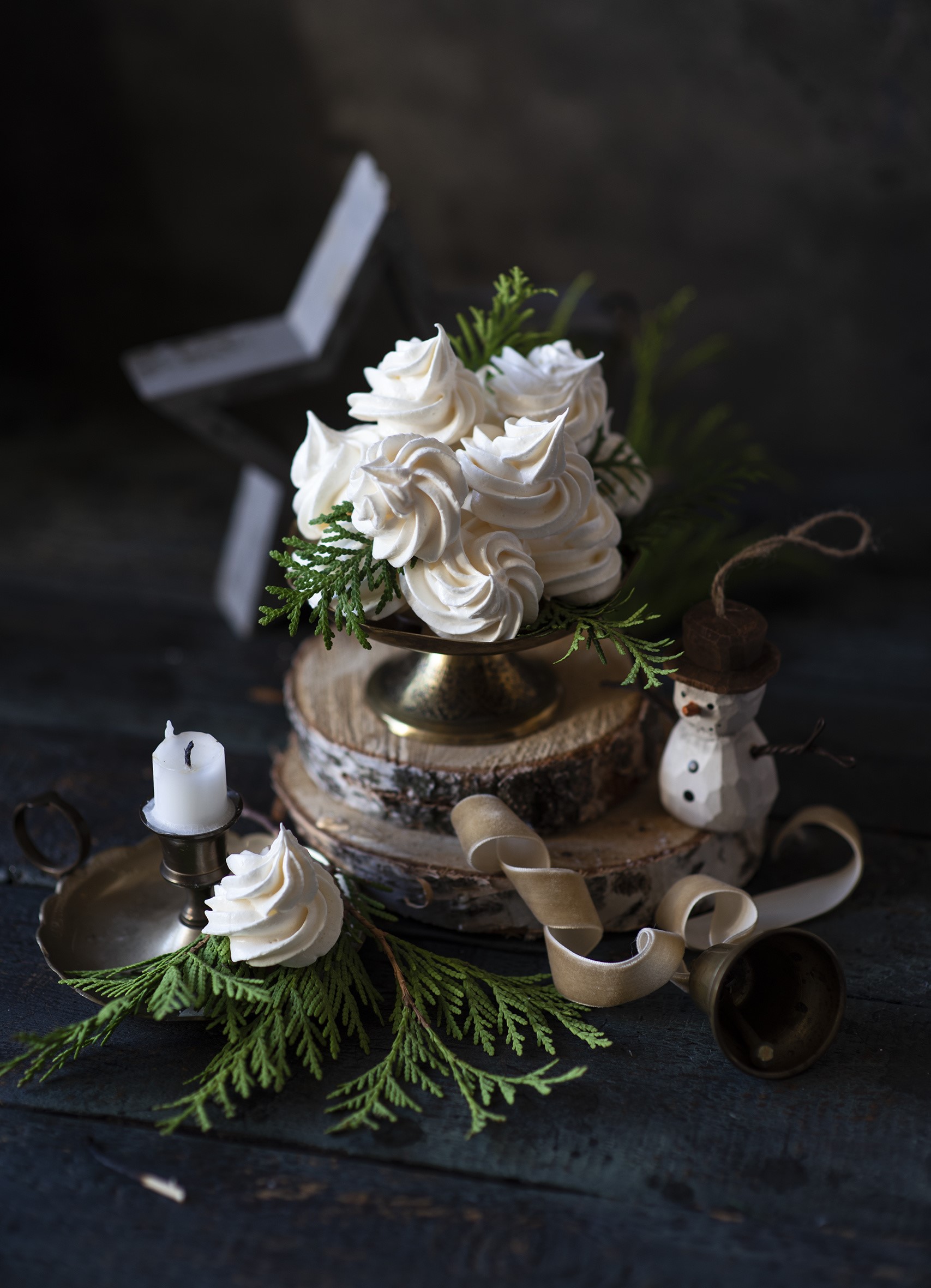 Christmas Meringues with Pine Branches and Snowman Decoration HD Phone Wallpaper