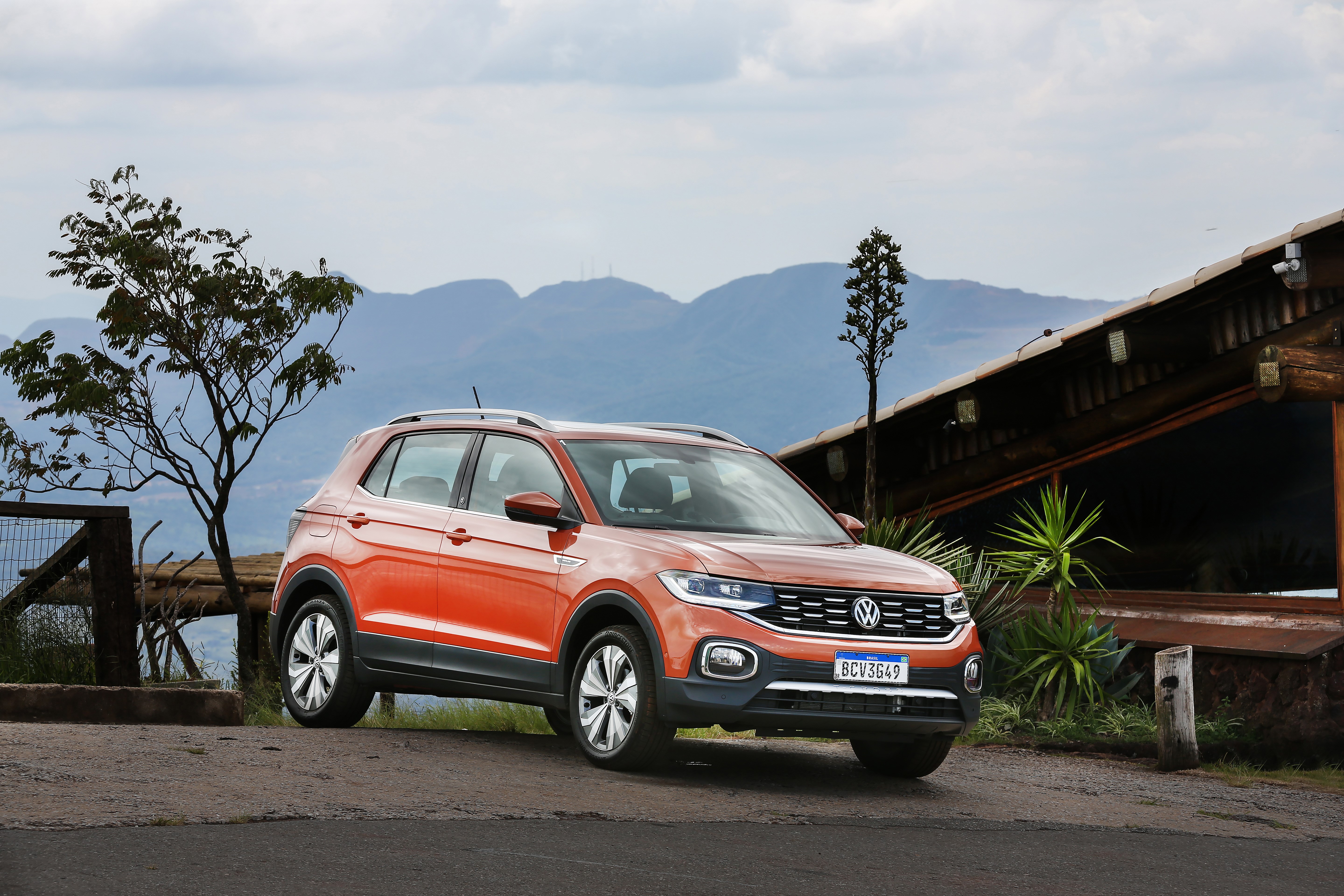 Orange 2019-20 Volkswagen T-Cross 250 TSI Highline Latam HD Wallpaper