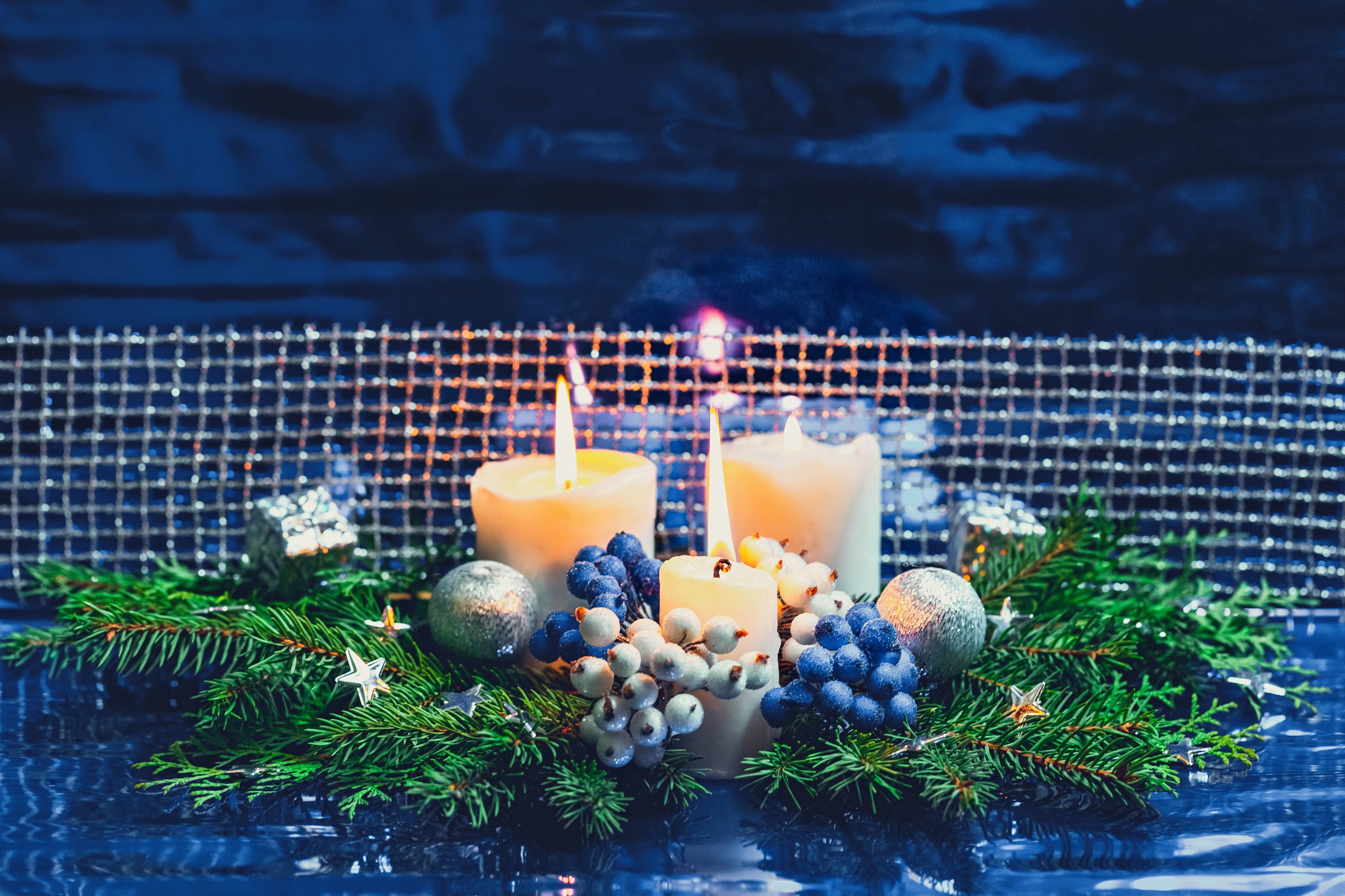 Christmas candles with pine branches and berries HD Wallpaper