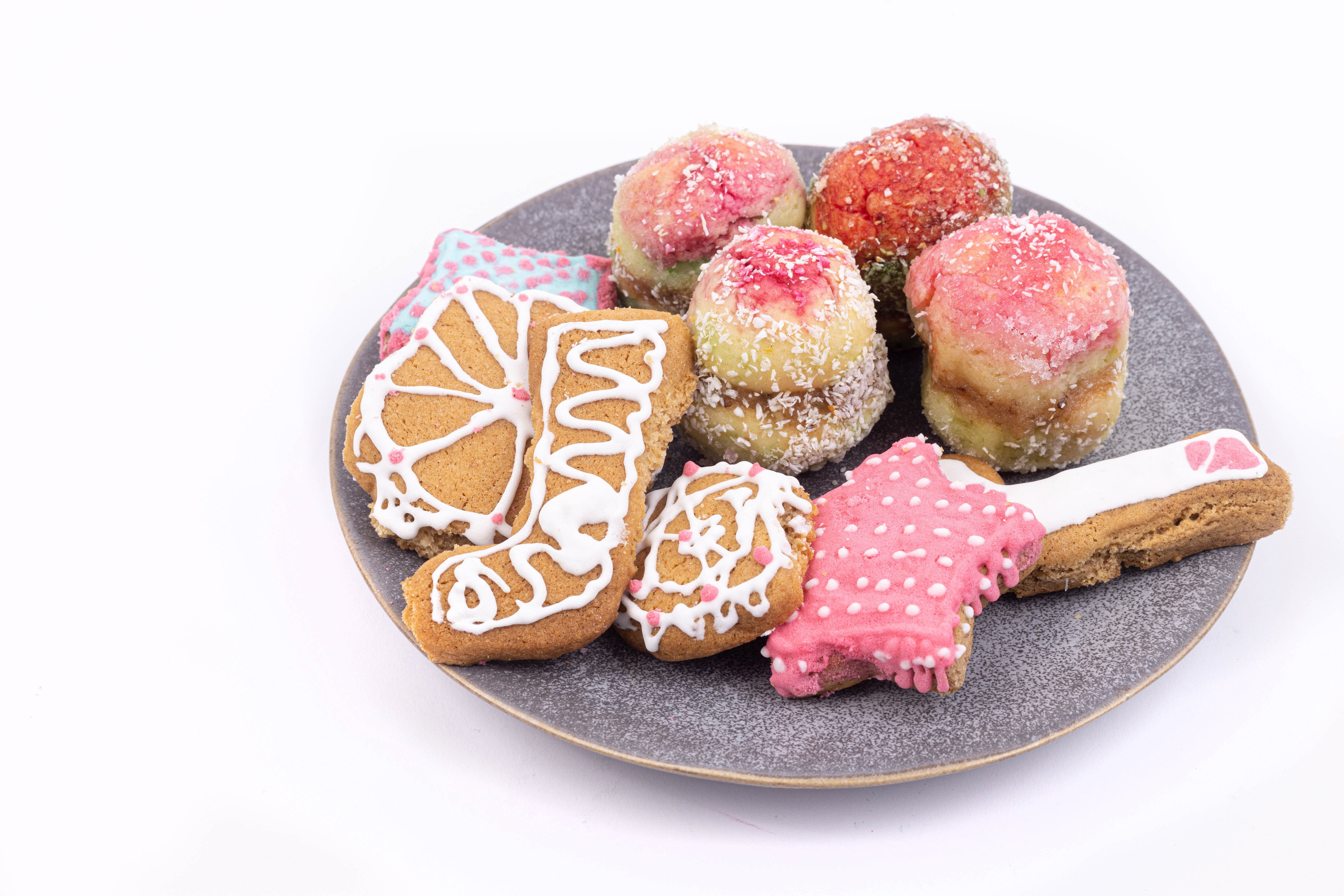 Christmas cookies on a plate HD Wallpaper