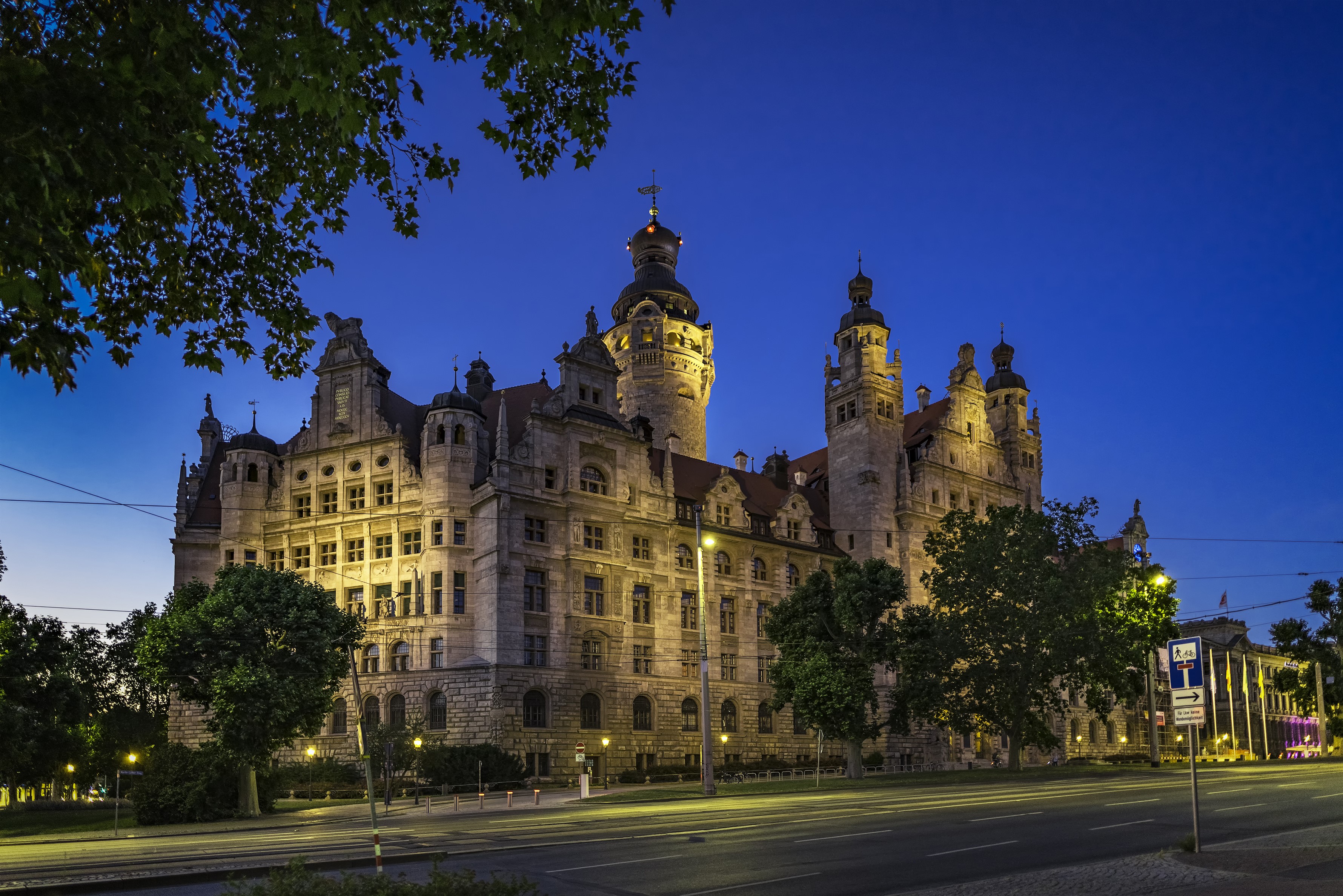 Neues Rathaus Leipzig at night HD Wallpaper