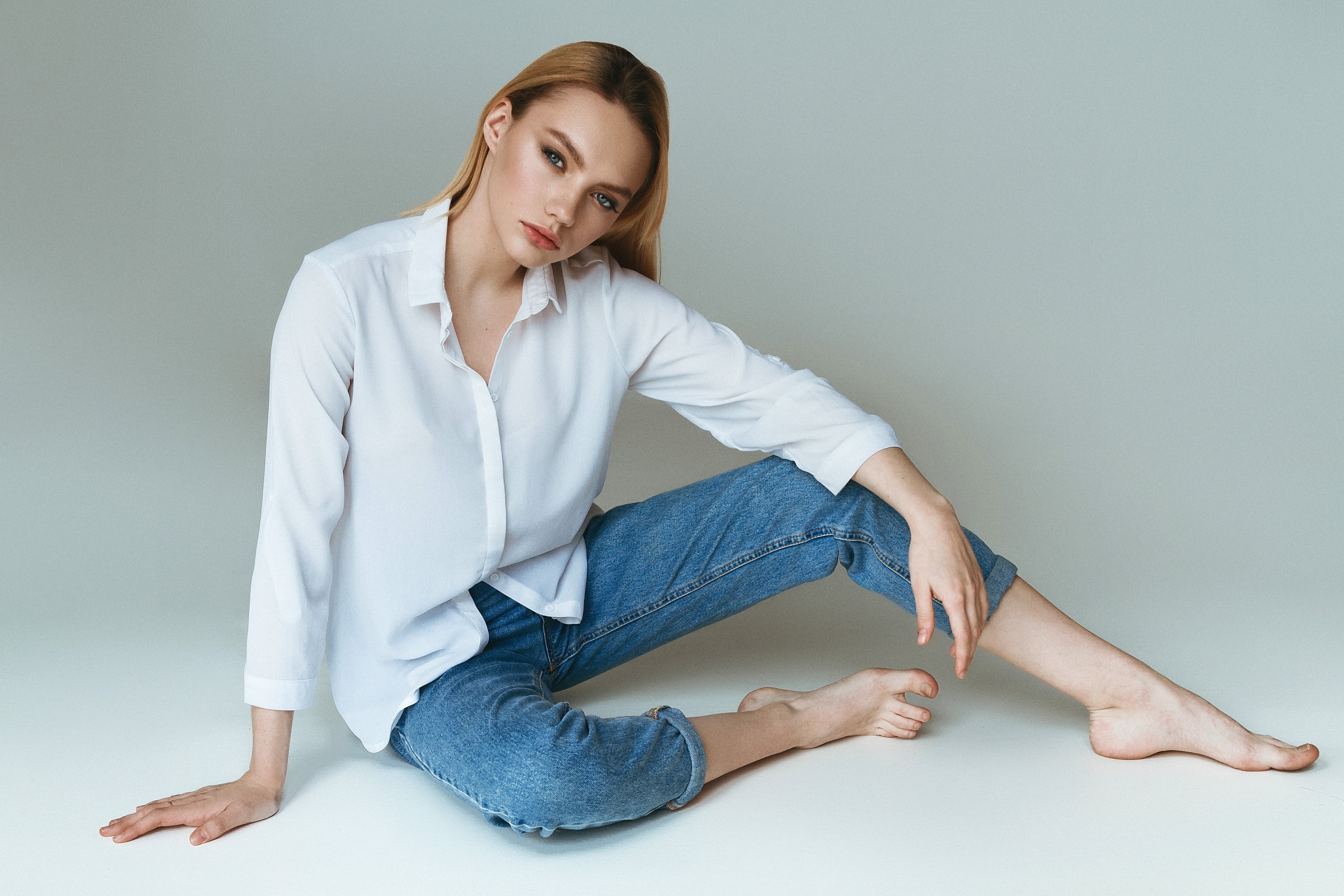 Model in White Blouse and Jeans HD Wallpaper