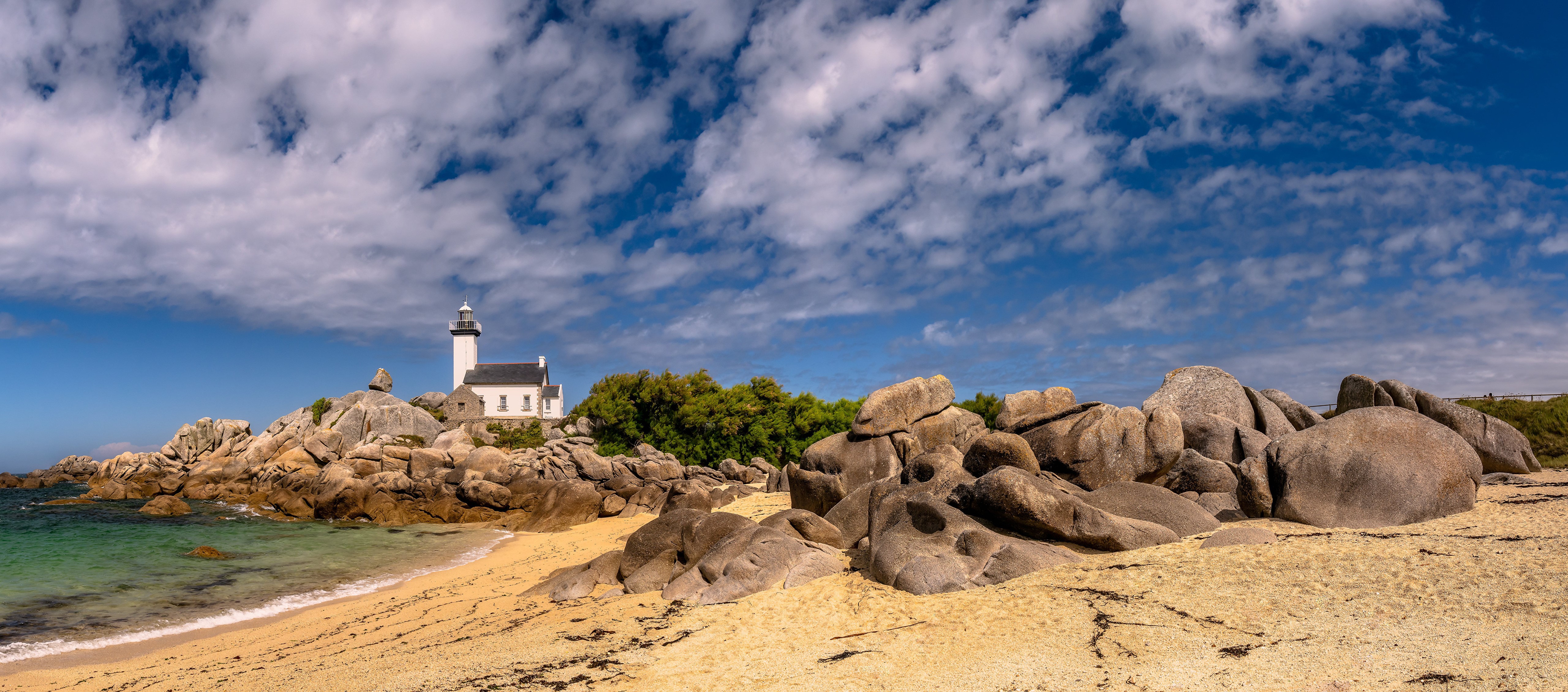Lighthouse on Brittany Coast, France HD Wallpaper