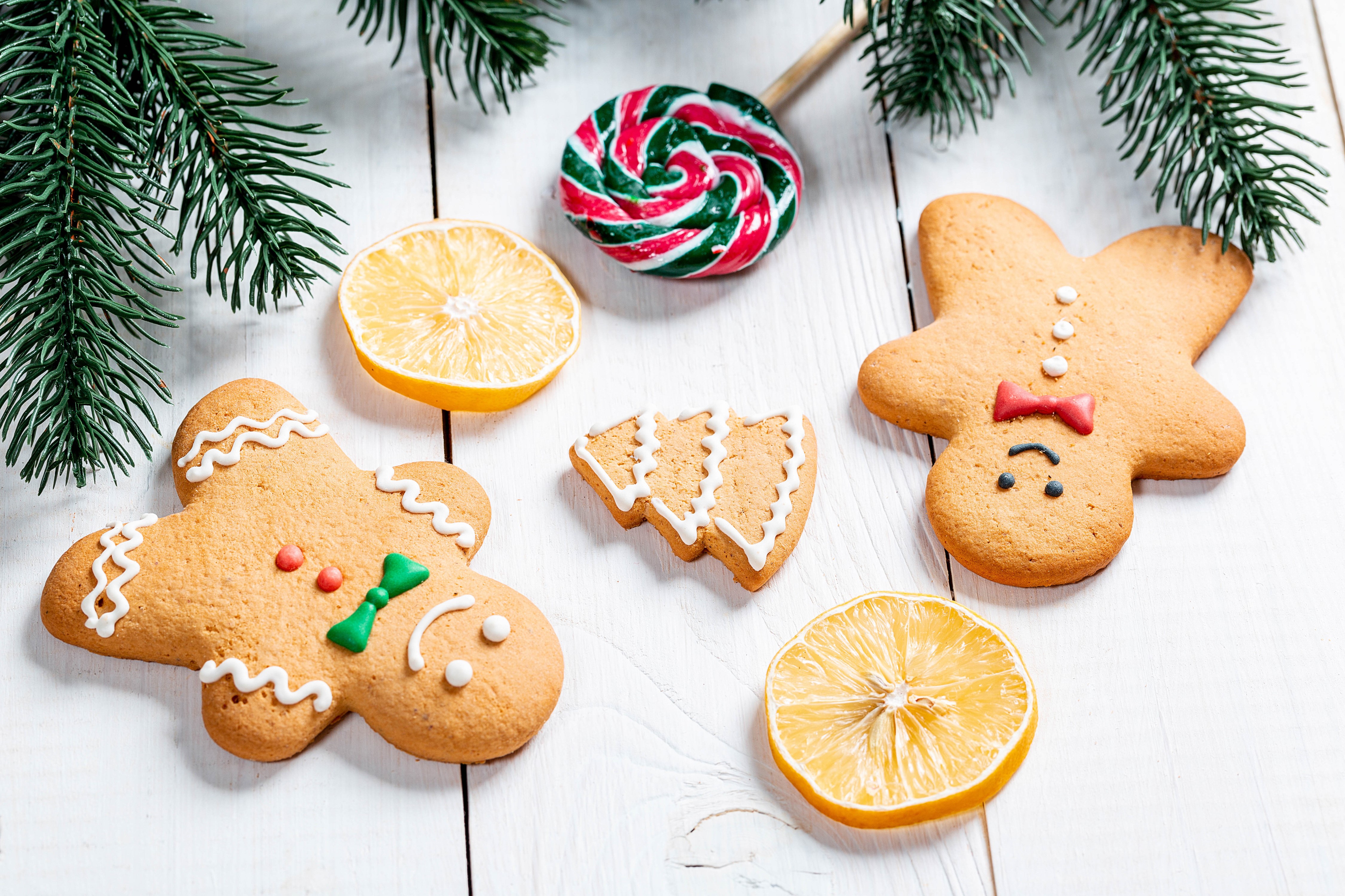 Christmas cookies with lemons and lollipop on wood HD Wallpaper