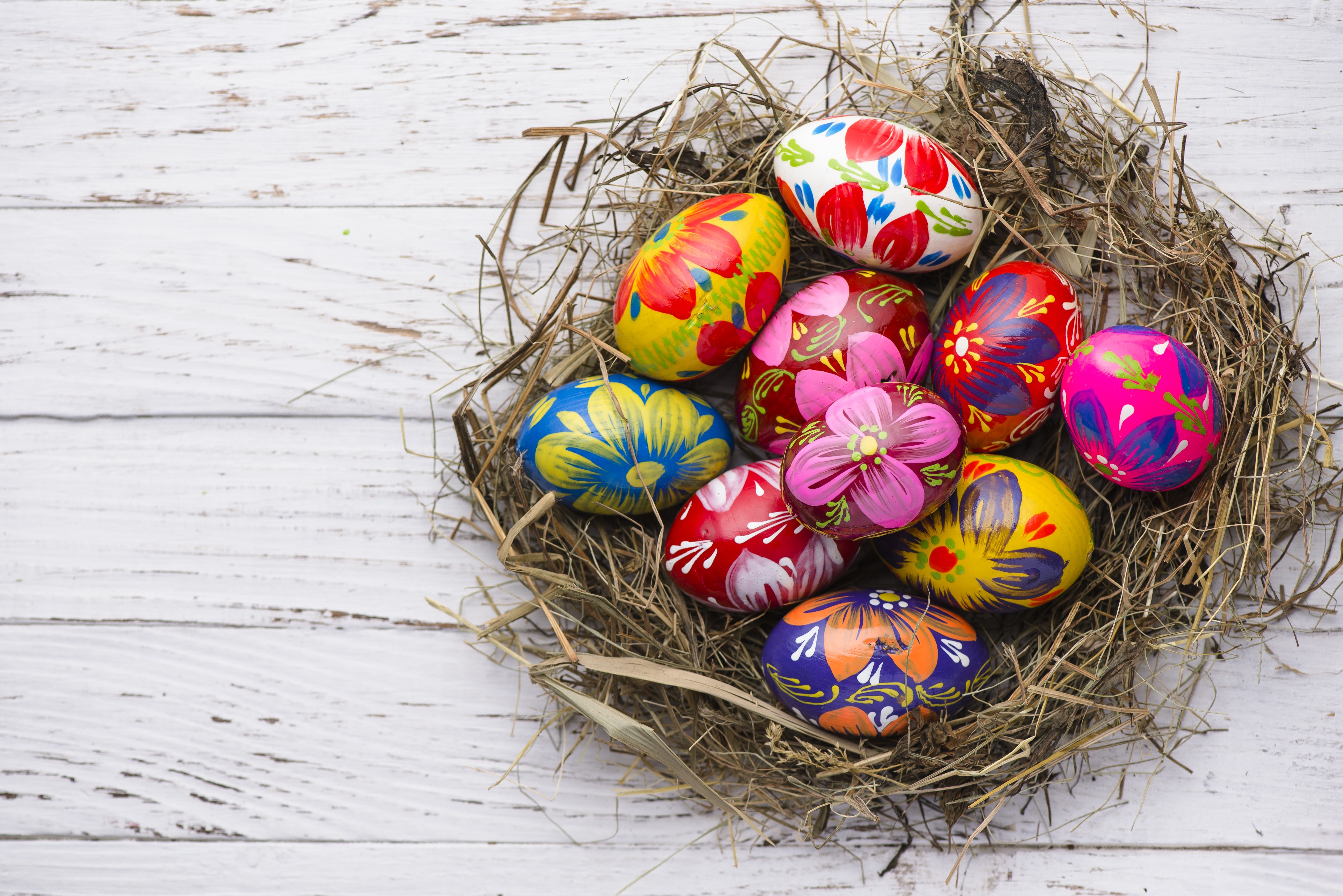 Easter Eggs in a Nest HD Wallpaper